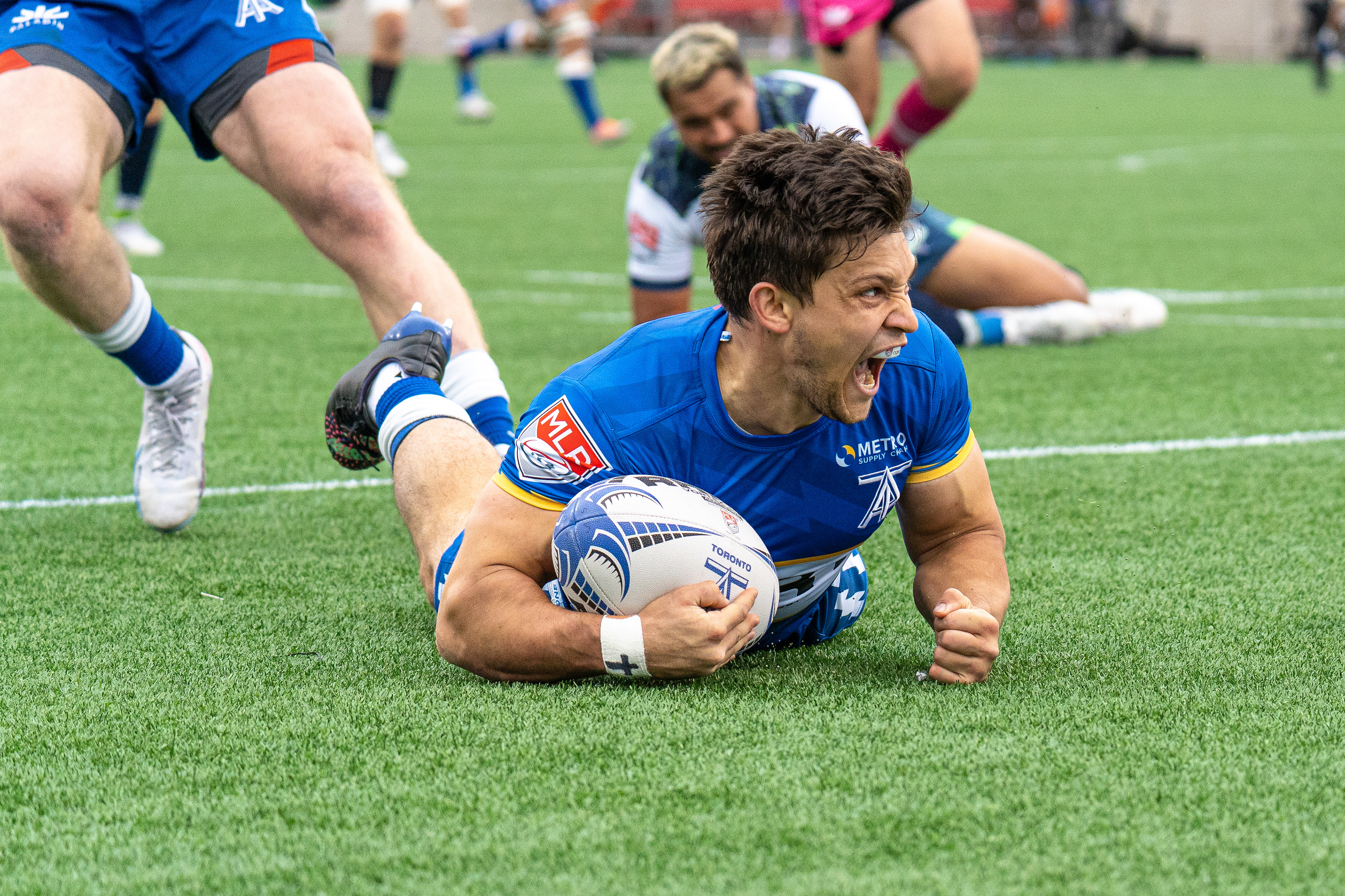 the Toronto Rugby Arrows celebrating a try