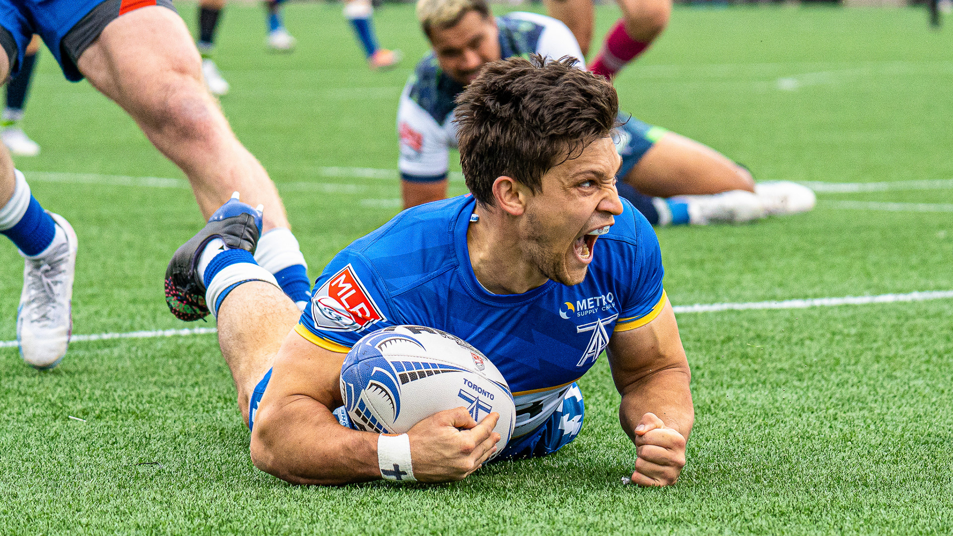 Ross Braude scores a try for the Toronto Arrows, mar