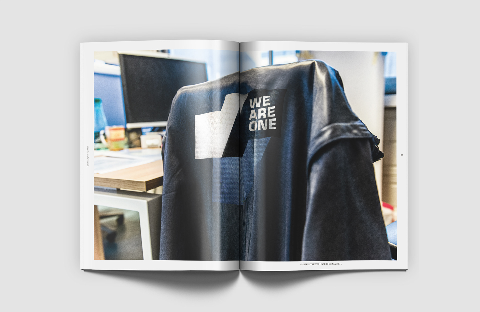 Vera Uchytil Creative Art Direction Grafiker Markenkommunikation Diehl Aviation BCM Award Gold Lederjacke hängt lässig mit Keyvisual