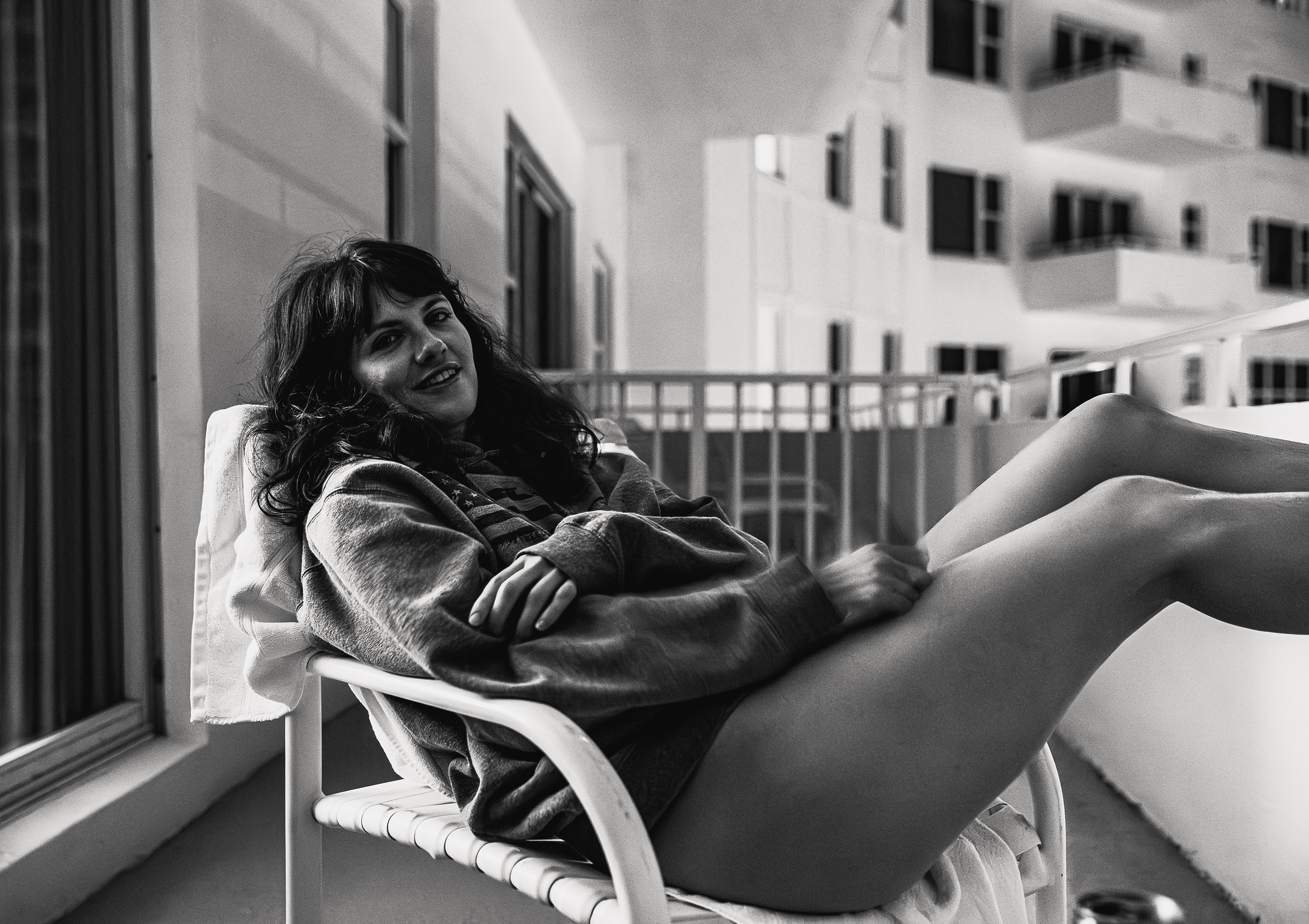 Leah Scully relaxing on the balcony. That smile. That dam smile.