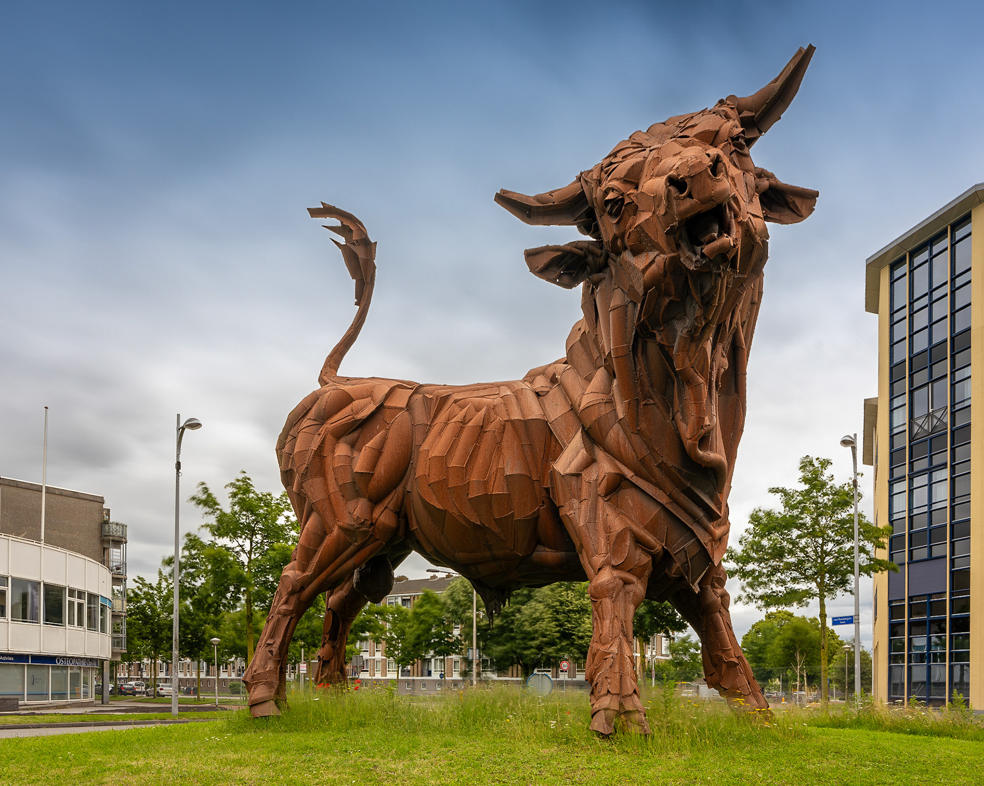 De stier, Rotonde Flierbeeksingel/Kamp. Amersfoort