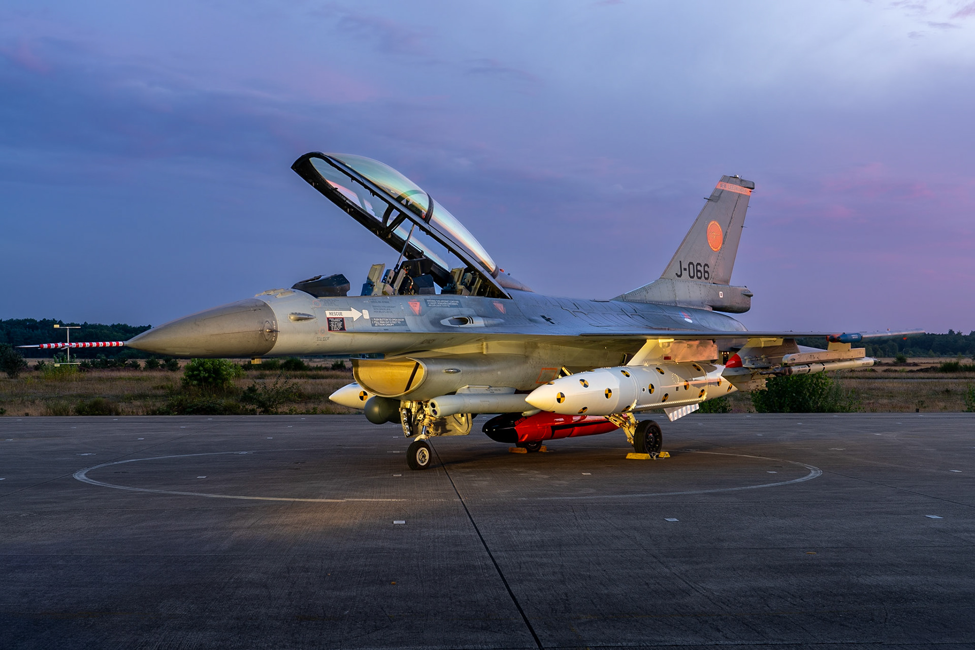 F-16B J-066 ‘Orange Jumper’.