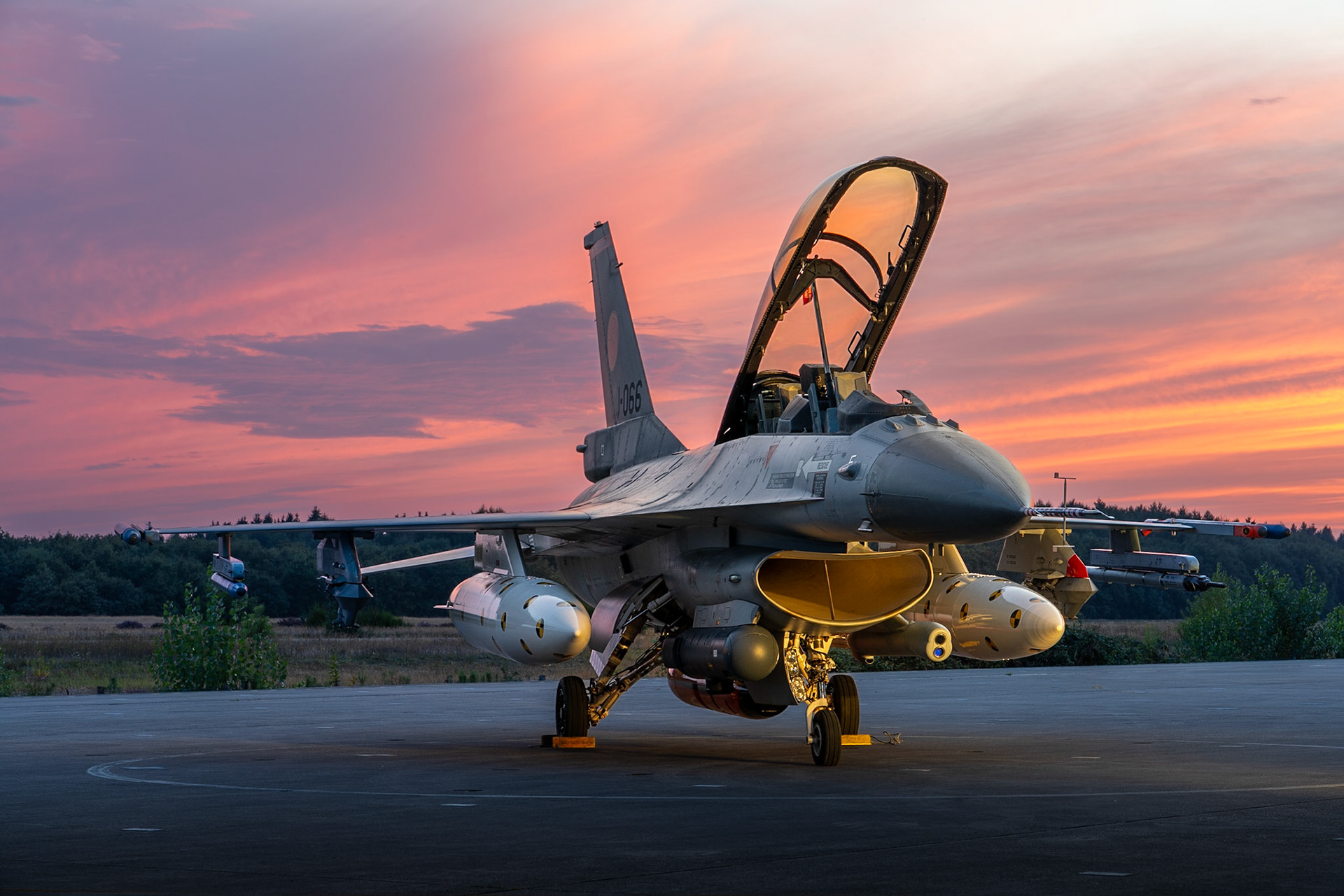 F-16B J-066 ‘Orange Jumper’.