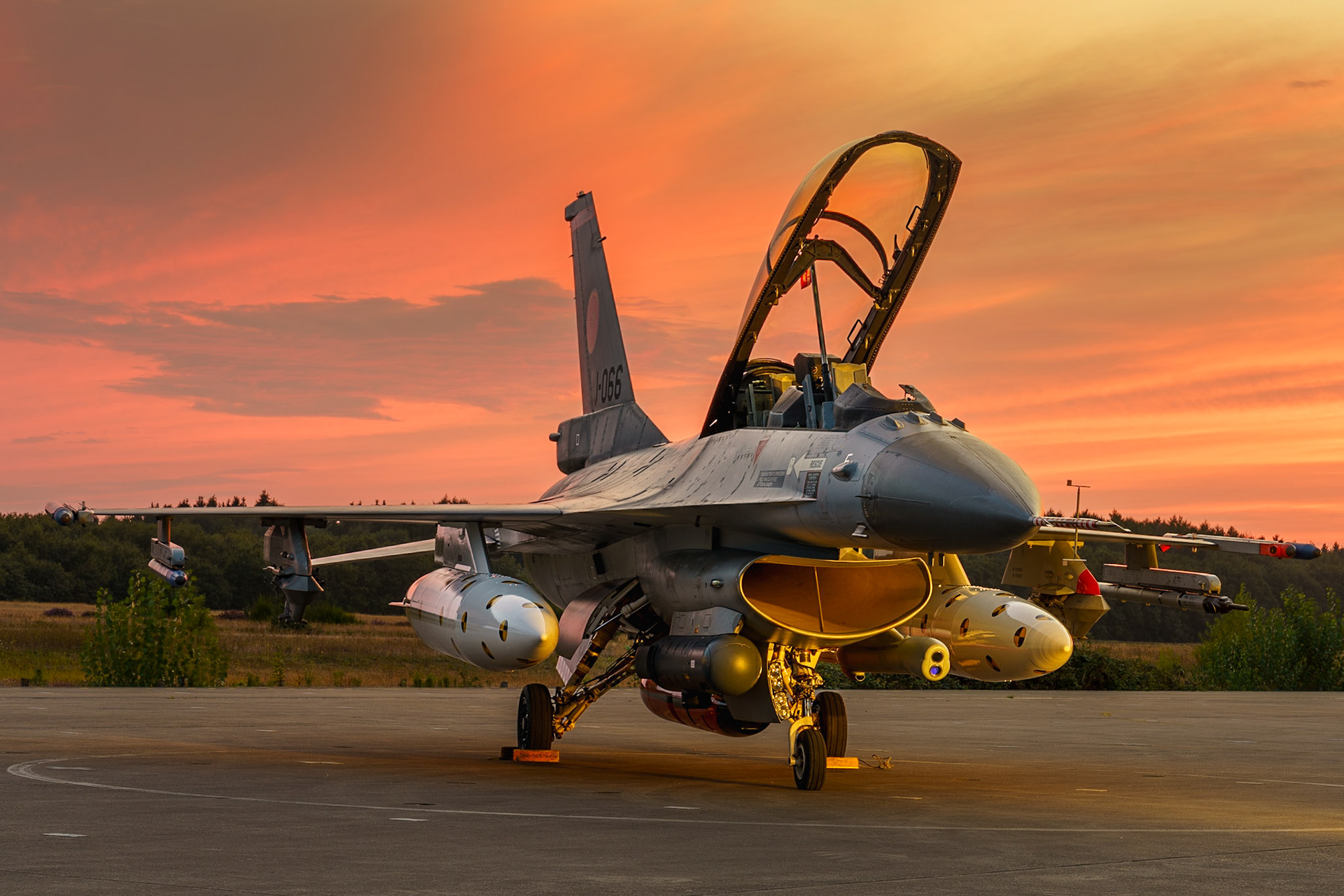 De F-16BM J-066 Orange Jumper