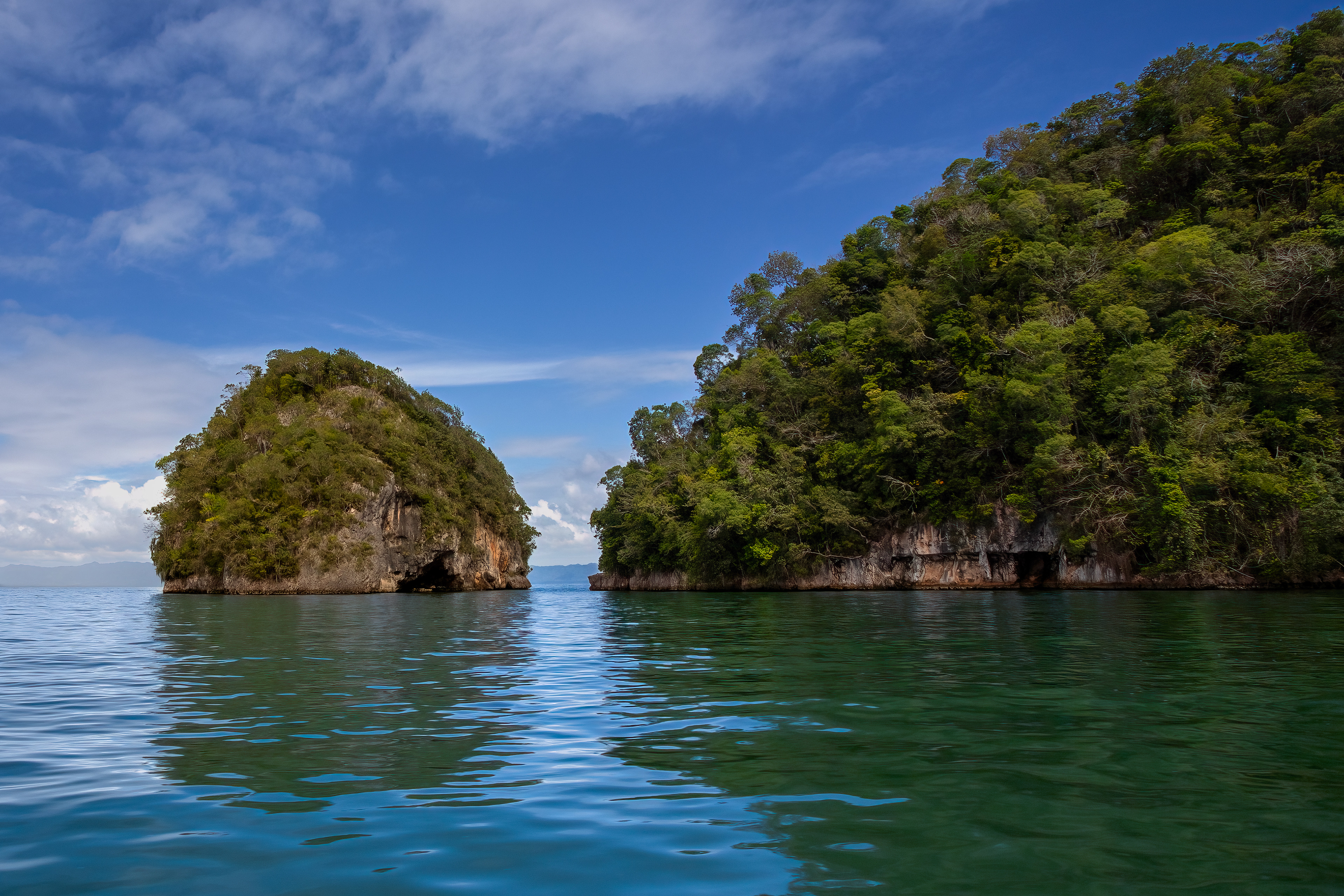 LOS HAITISES, BAHÍA DE SAN LORENZO, SAMANA