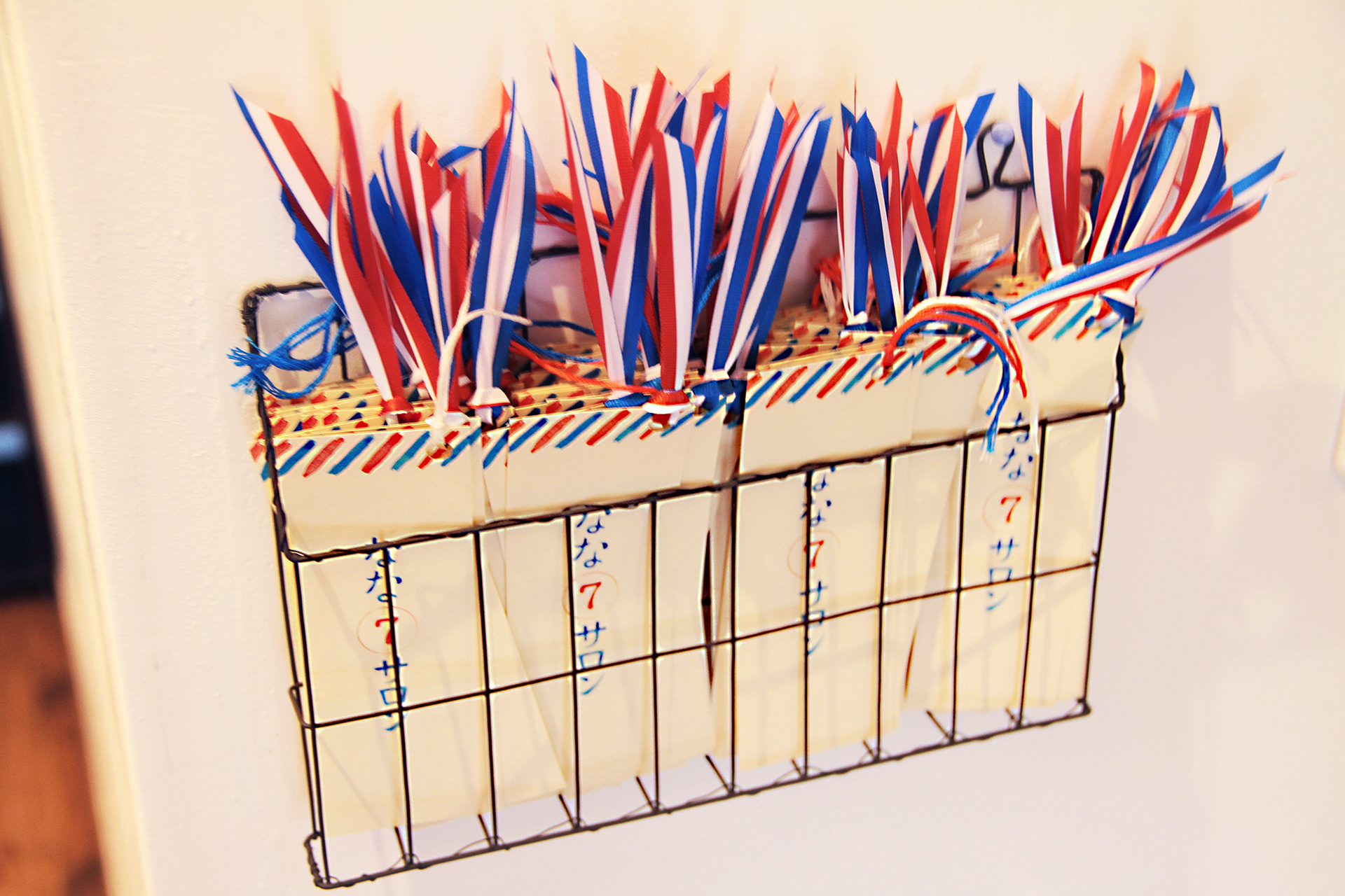 ななサロンのしおり型DM