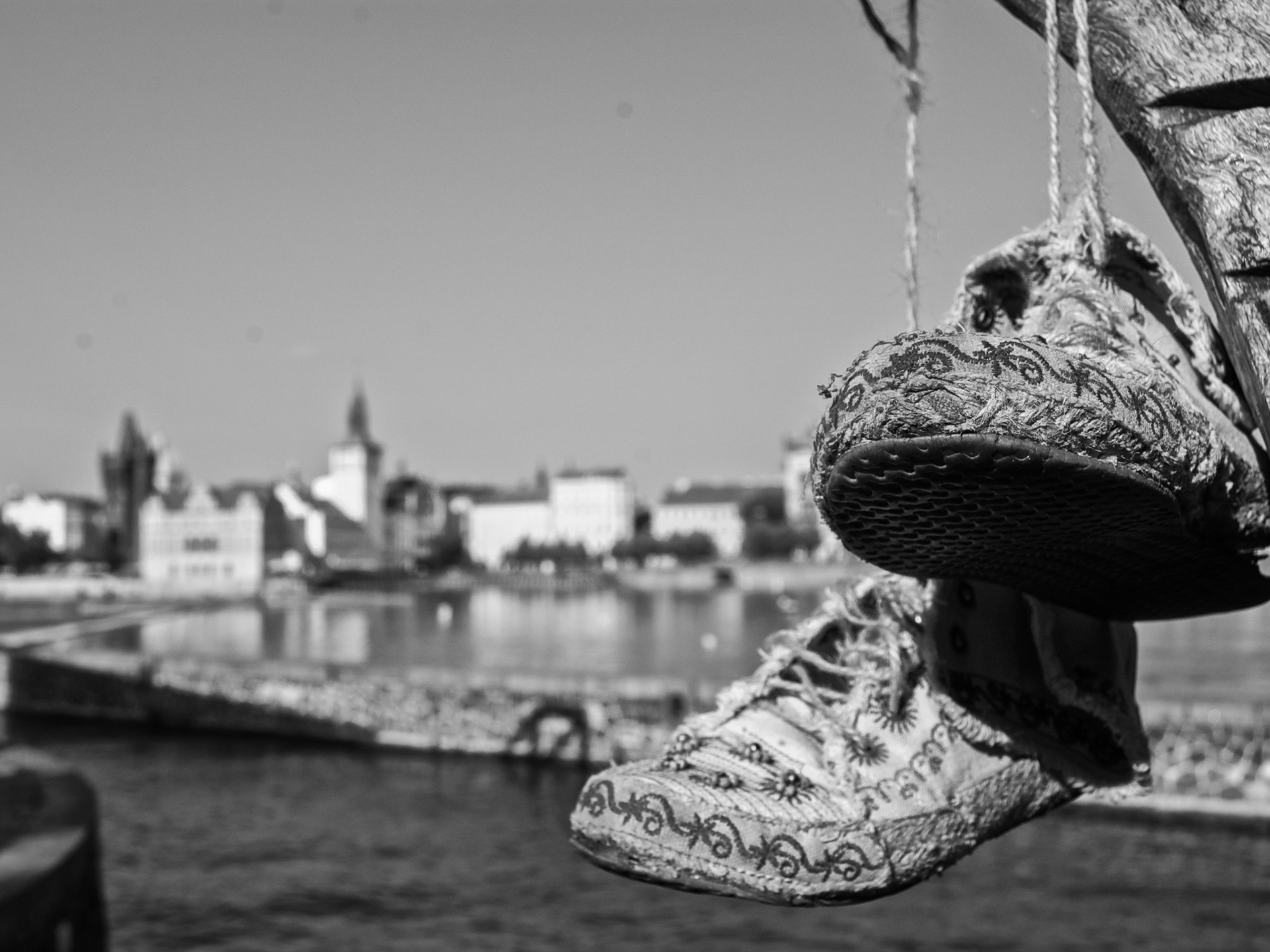 ON FOOT (A.K.A. THESE SHOES ARE NOT MADE FOR COBBLESTONE)