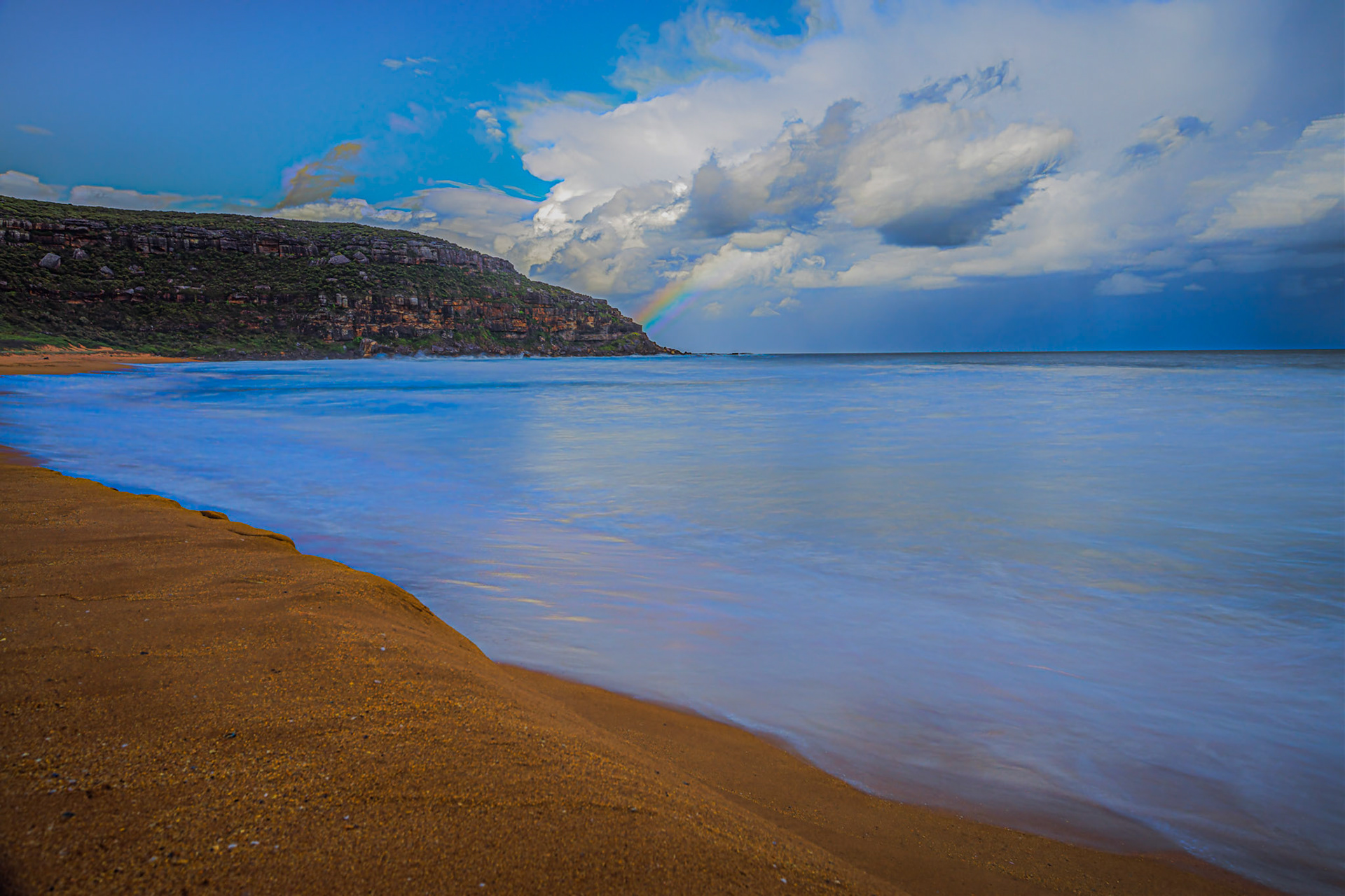 Long exposure of the waves at Palm Beach