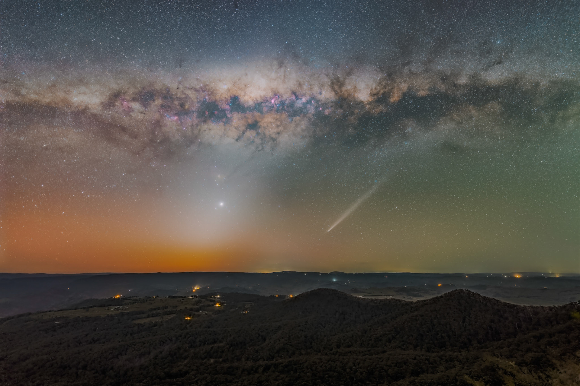 Milky Way and Comet Tsuchinshan Atlas from Hargraves Lookout