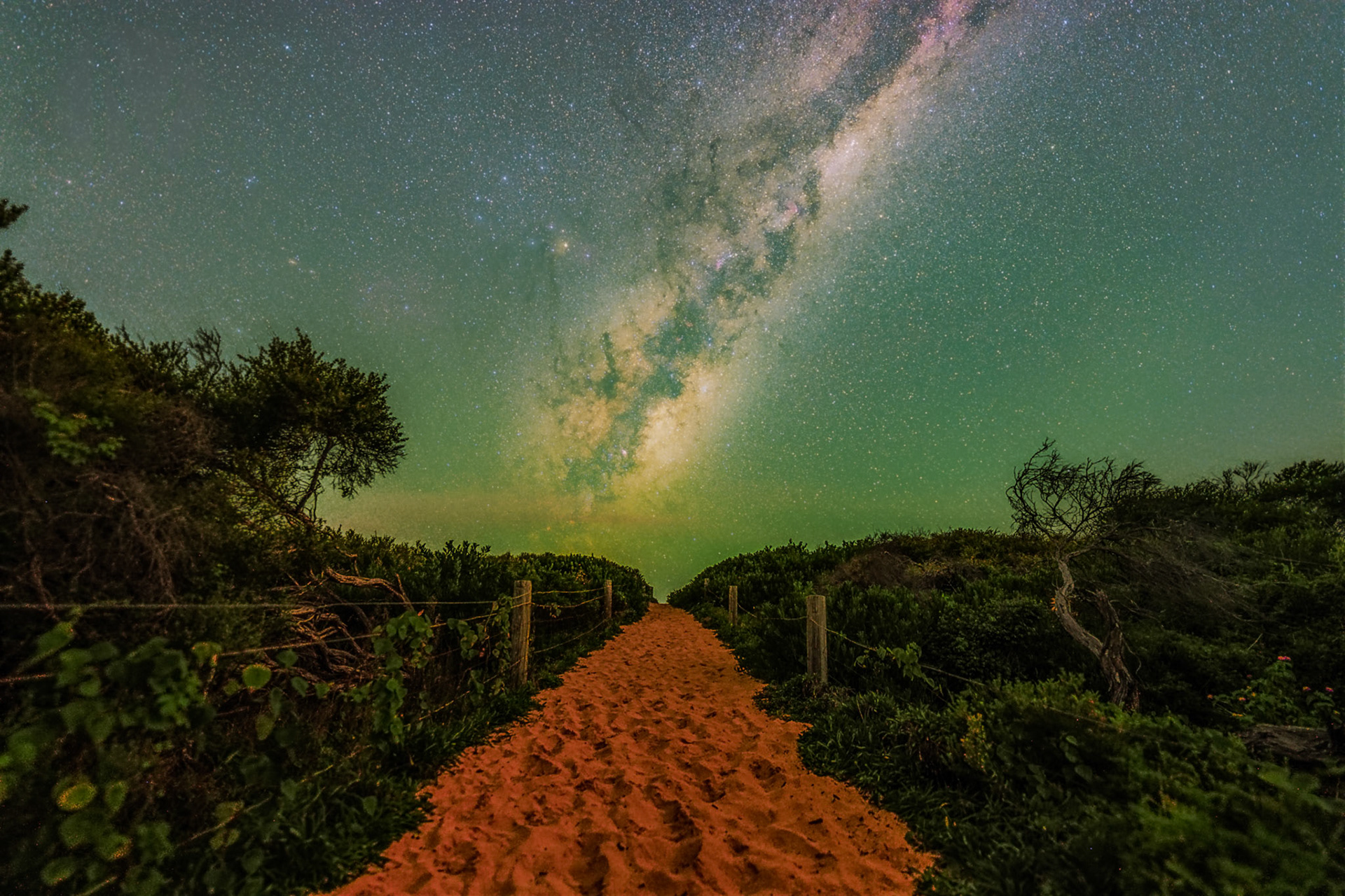 Milky Way and airglow over Palm Beach
