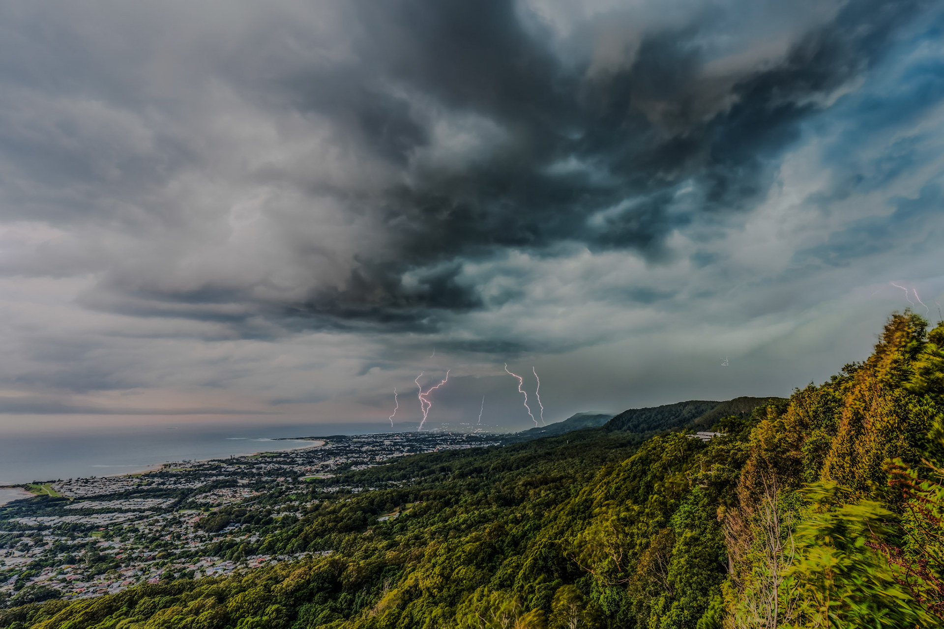 Lightning Strom from Bulli Lookout
