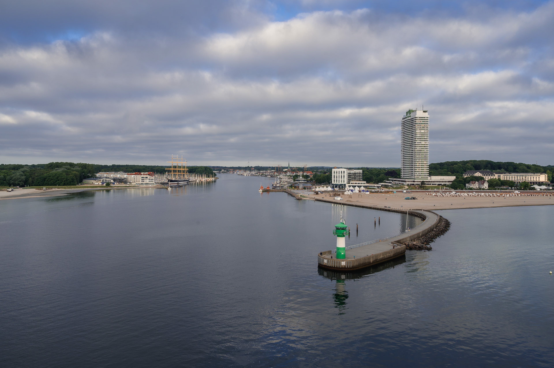 Blick vom Promenadendeck (oberhalb der Brücke) der Nils Holgersson
