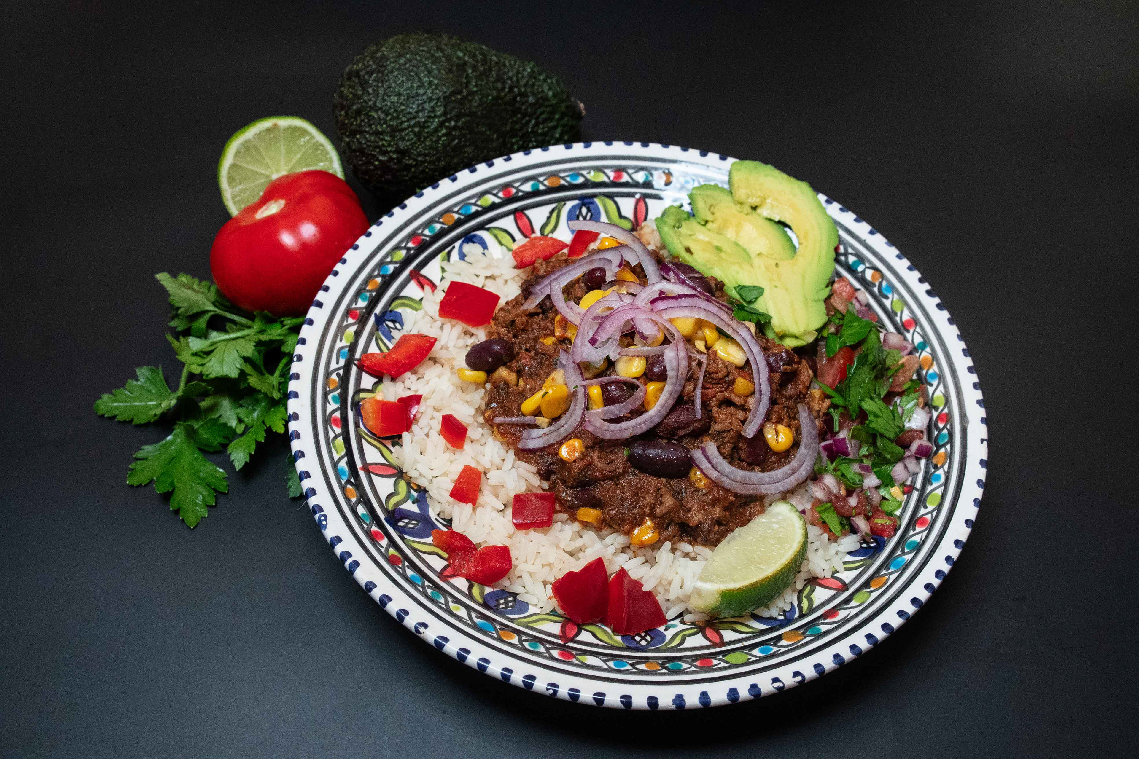 Hochwertiges Food-Styling und Fotografie eines ausgewählten Hauptgerichts, serviert auf elegantem Geschirr von Medusa Fotografie