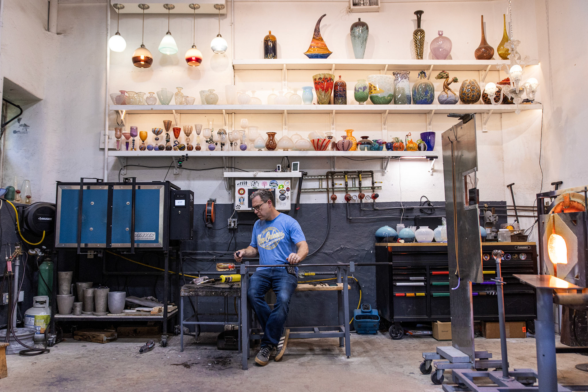 Paul Swartwood, owner of Glen Echo Glassworks, shapes a pumpkin at his workbench on Oct. 01, 2025 in Glen Echo, Md.