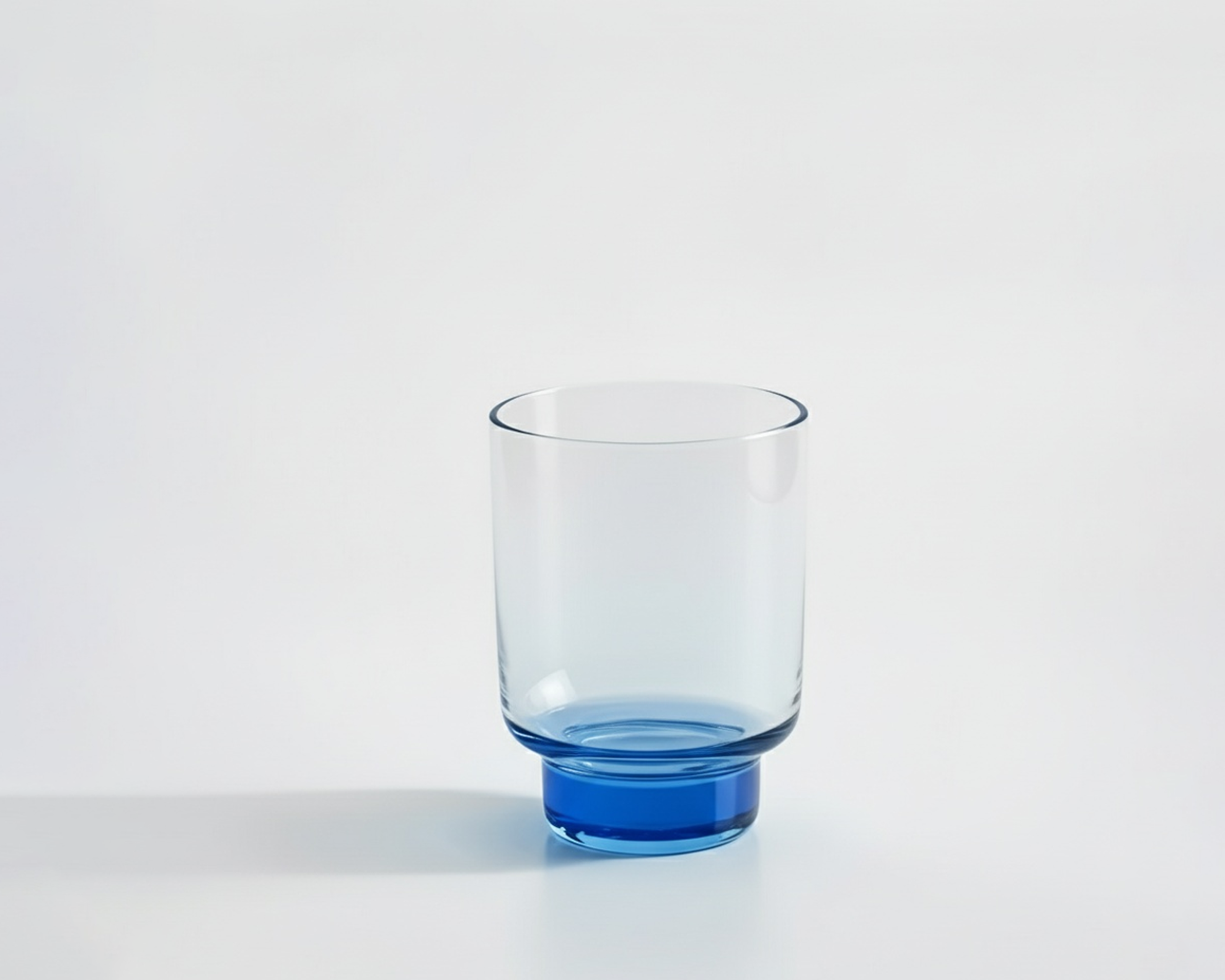 Blue accent on the bottom part of the glass