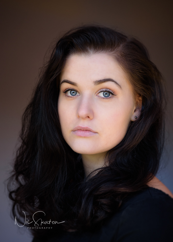 Actor's headshot of actress, singer and dancer Jess Taylor