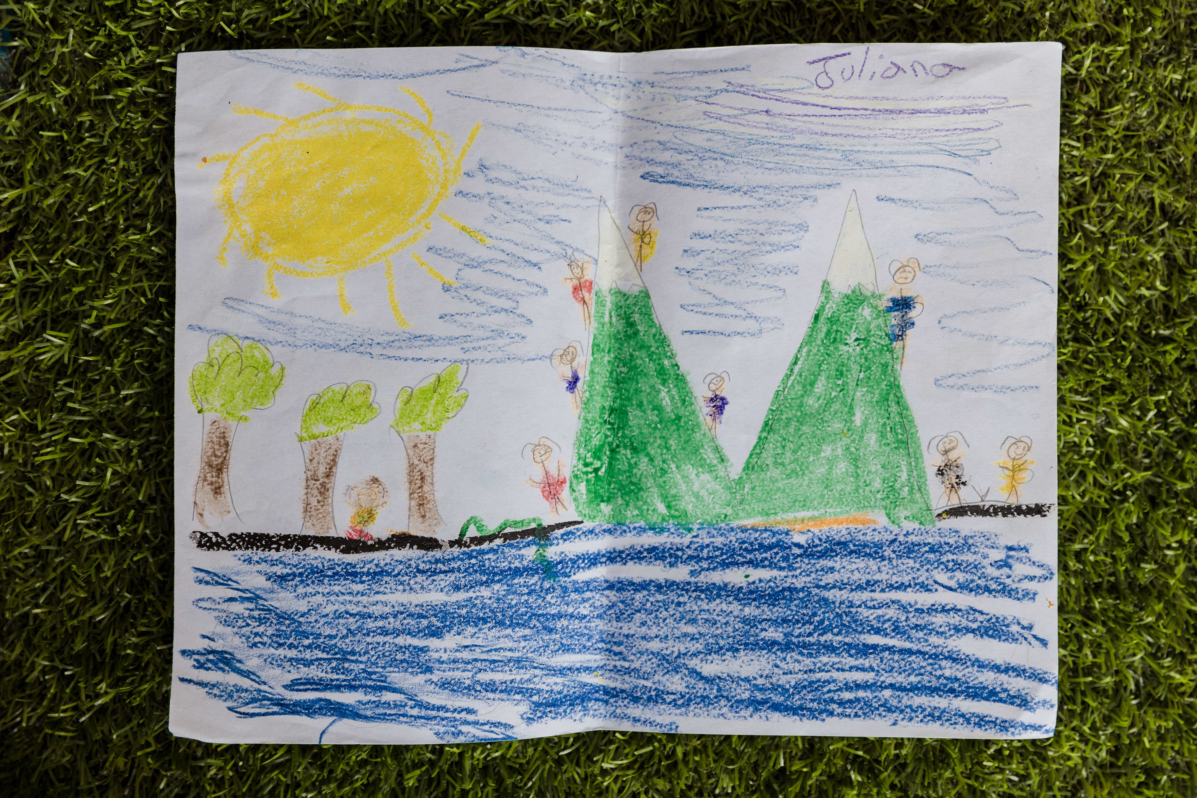 Drawing at friendly space to entertain children at San Vicente camp, Province of Darien, Panama.