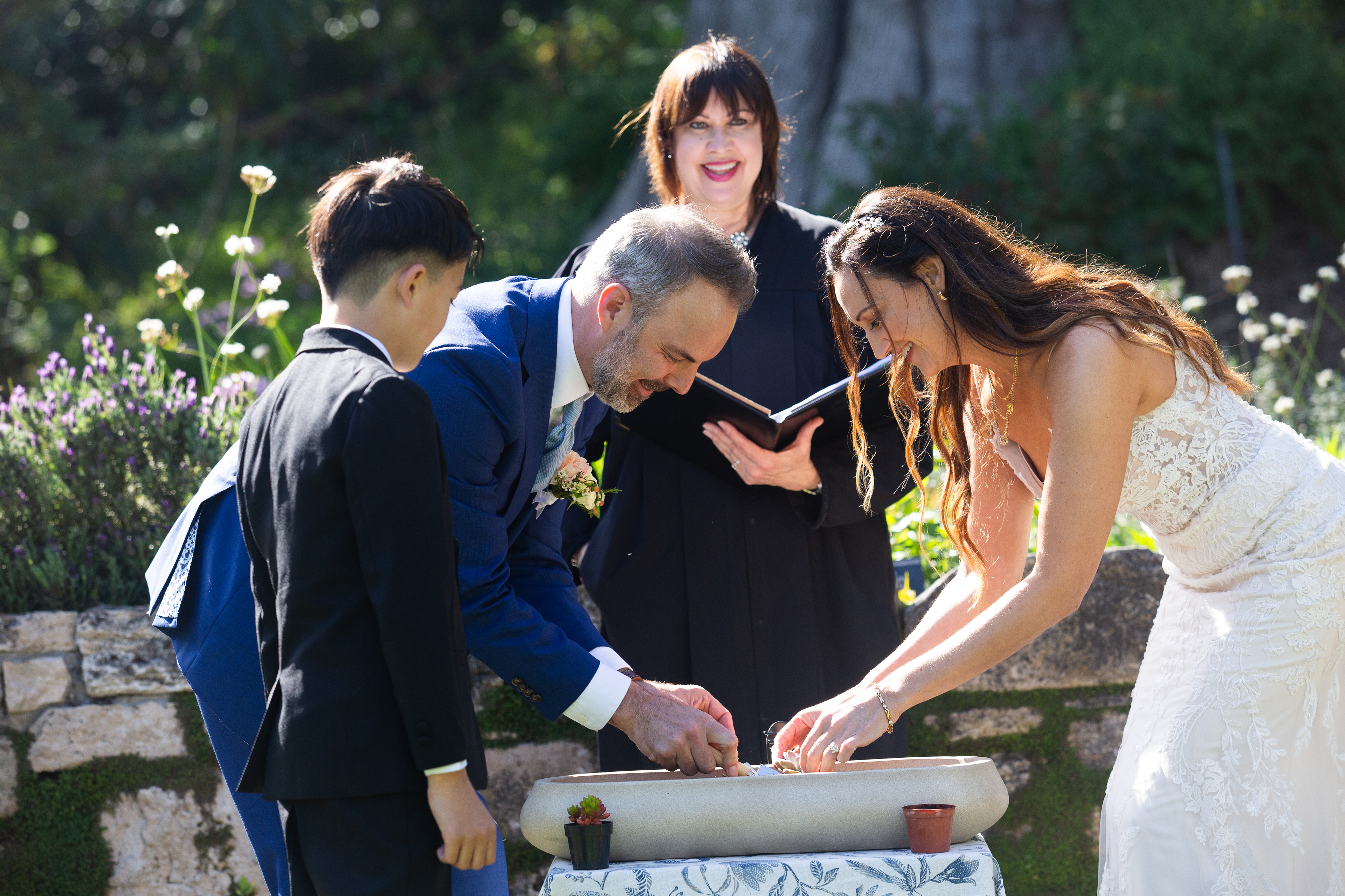 #BayAreaWedding #WeddingPhotography #BridalPortrait #CandidMoments #CaliforniaWedding #BrideStyle #WeddingSeason2025 #BayAreaPhotographer #DocumentaryWeddingPhotography #RealWeddingMoments