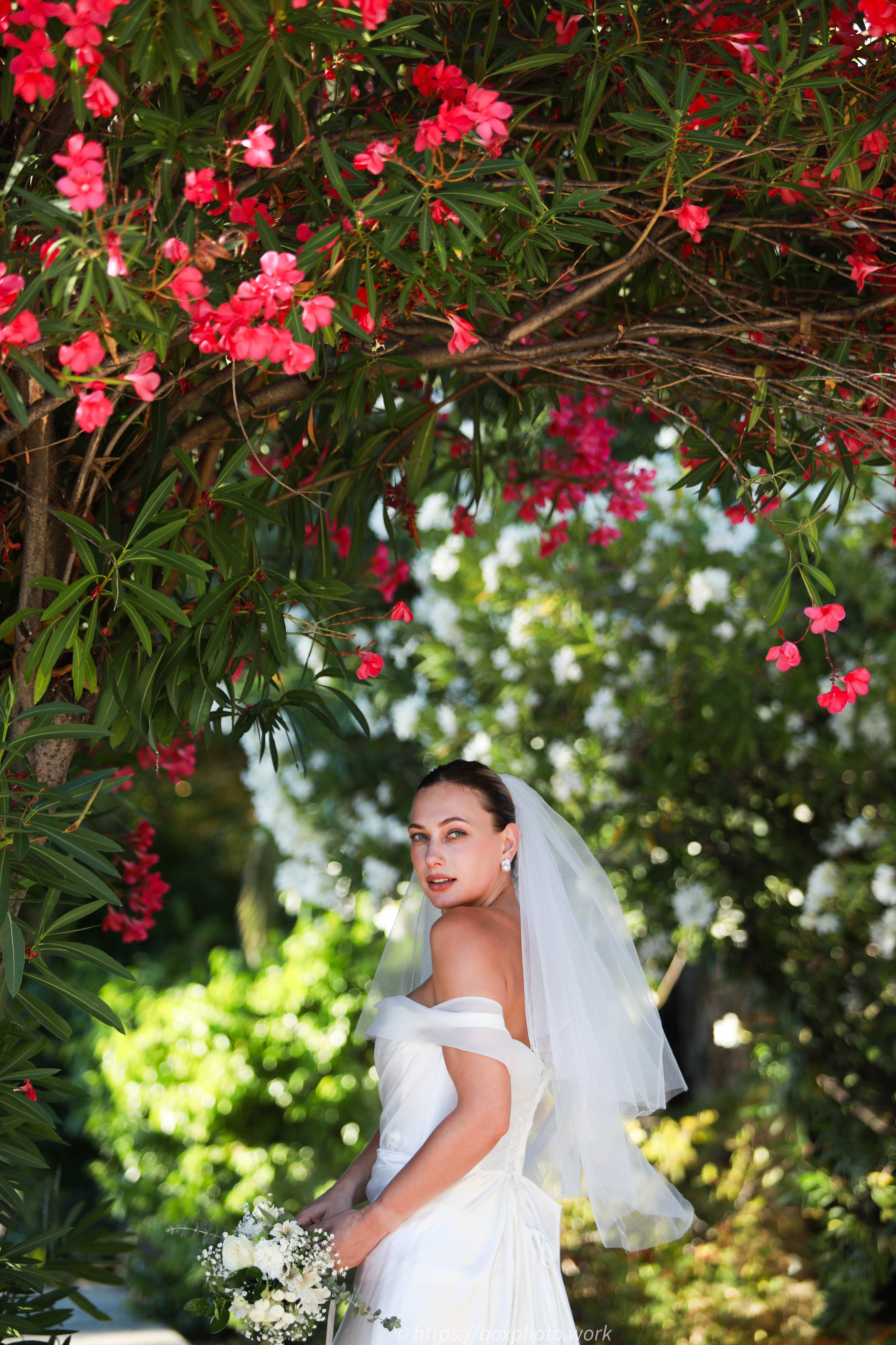 #BayAreaWedding #WeddingPhotography #BridalPortrait #CandidMoments #CaliforniaWedding #BrideStyle #WeddingSeason2025 #BayAreaPhotographer #DocumentaryWeddingPhotography #RealWeddingMoments