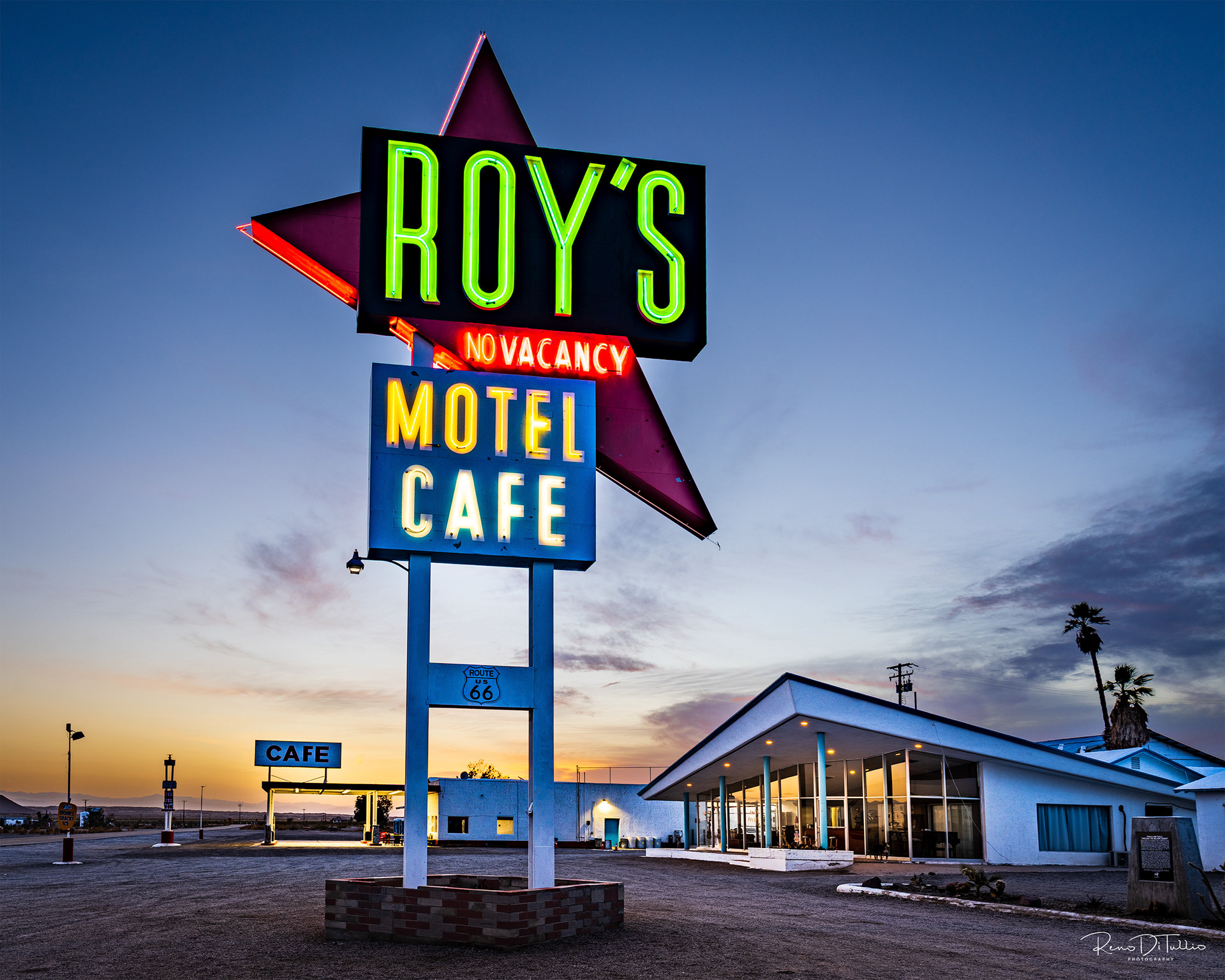 Roy's, Amboy, CA