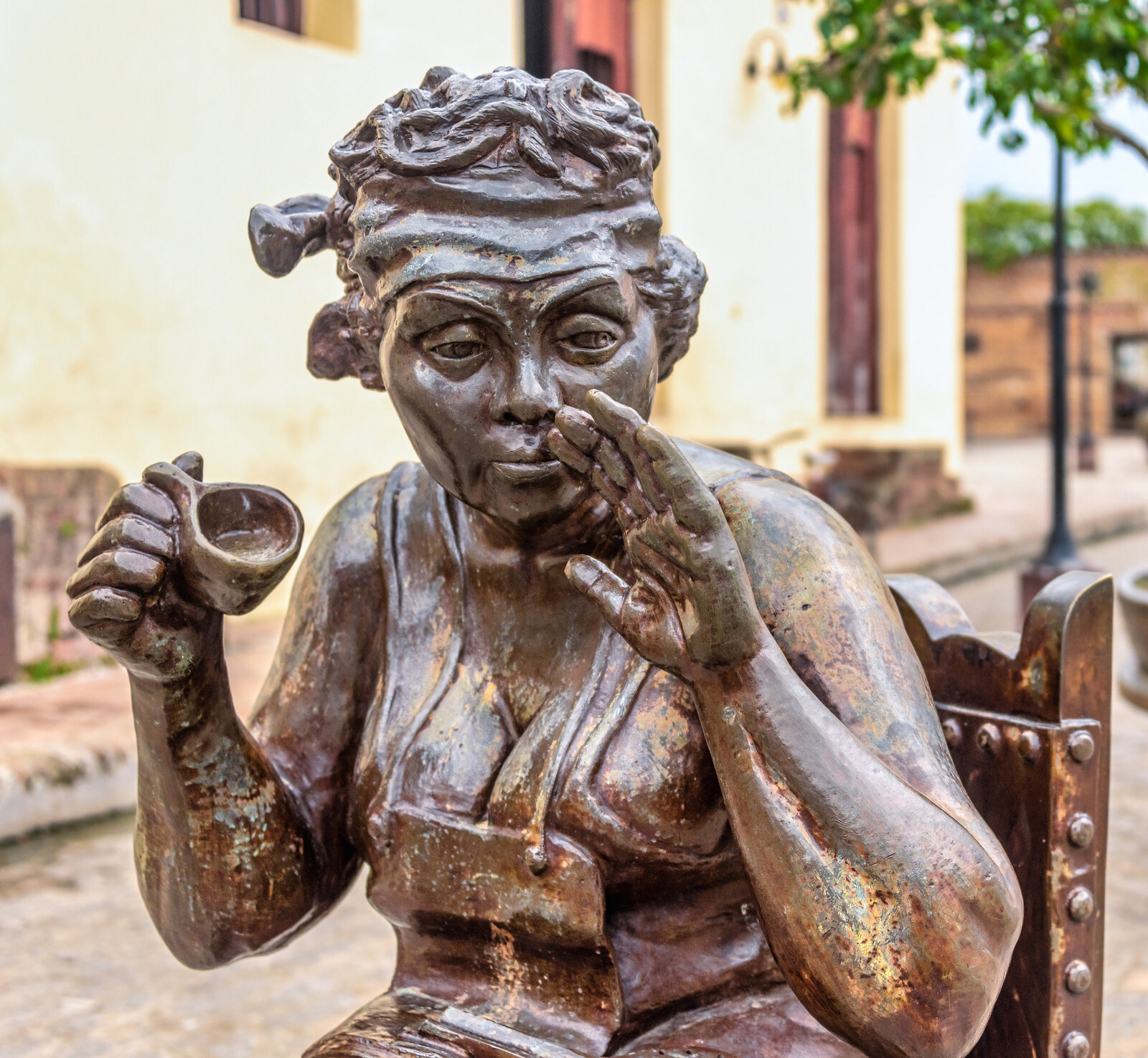 Chismosas, escultura por Marta Jiménez, Camaguey, Cuba