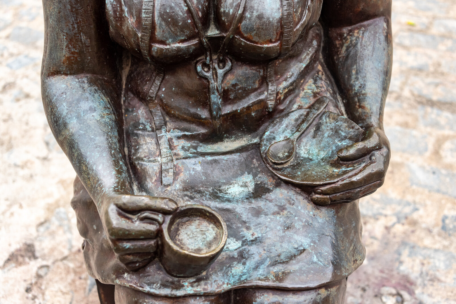 Chismosas, escultura por Marta Jiménez, Camaguey, Cuba