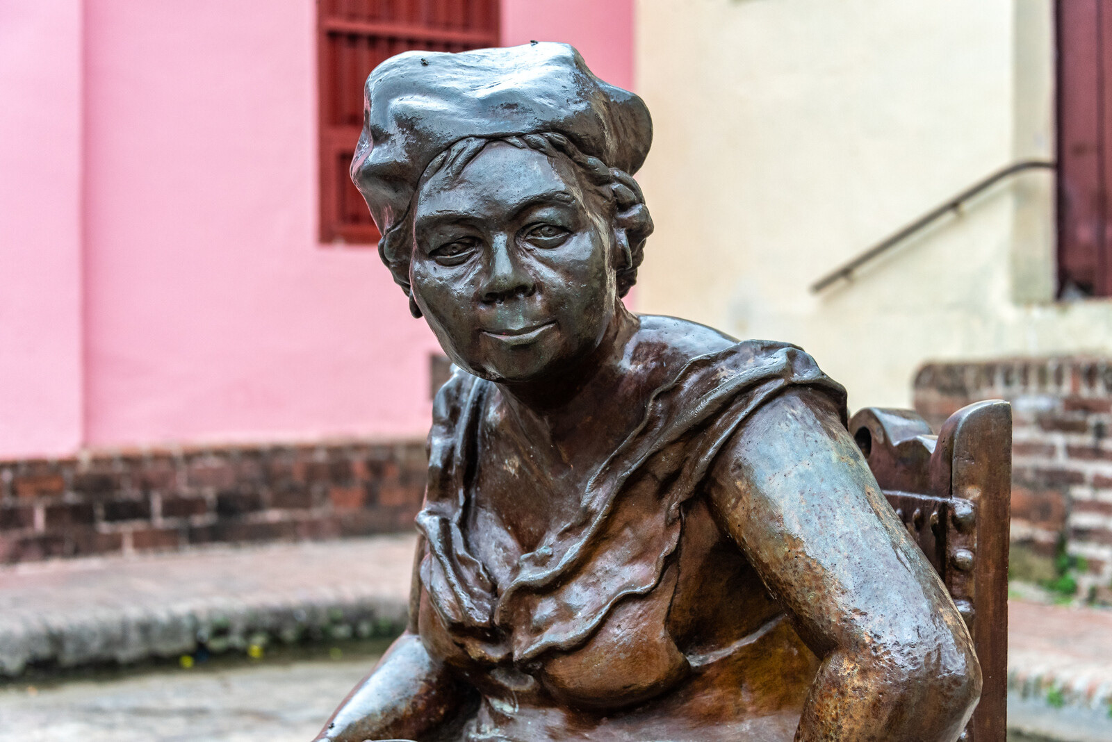 Chismosas, escultura por Marta Jiménez, Camaguey, Cuba