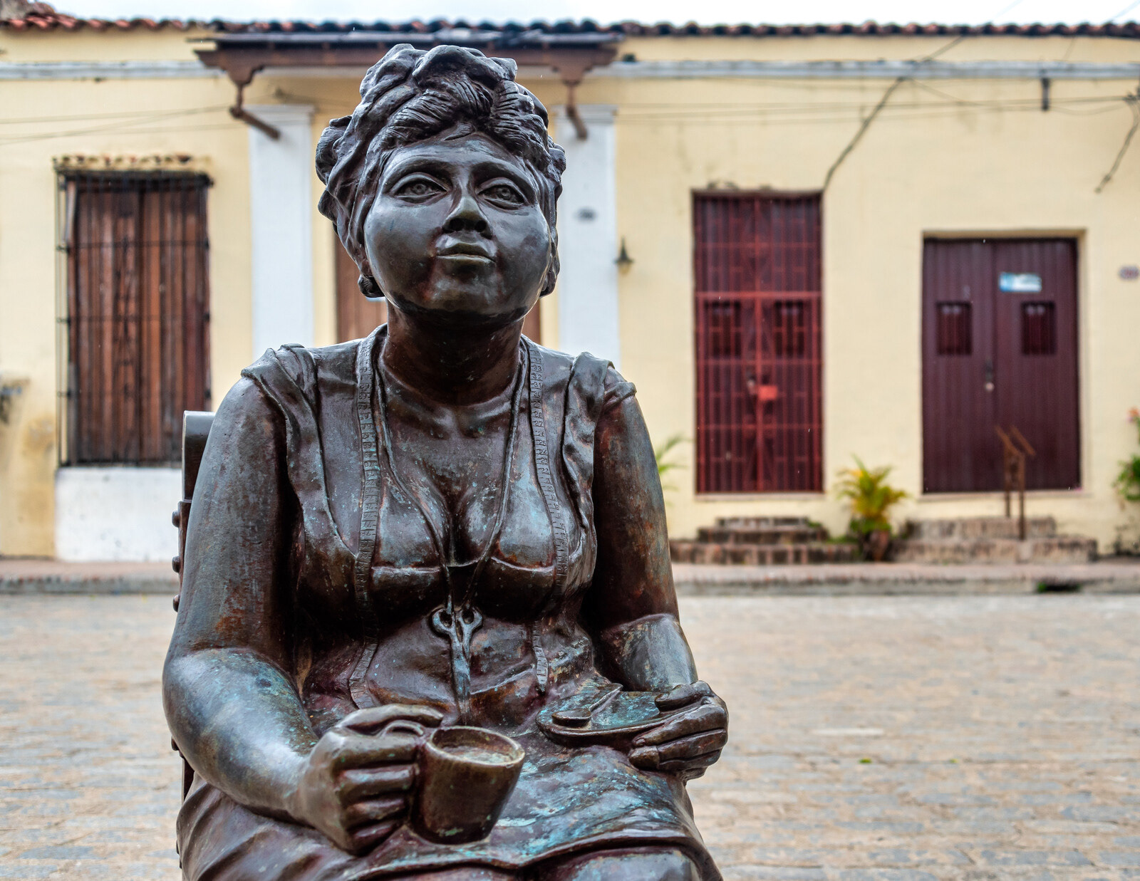Chismosas, escultura por Marta Jiménez, Camaguey, Cuba