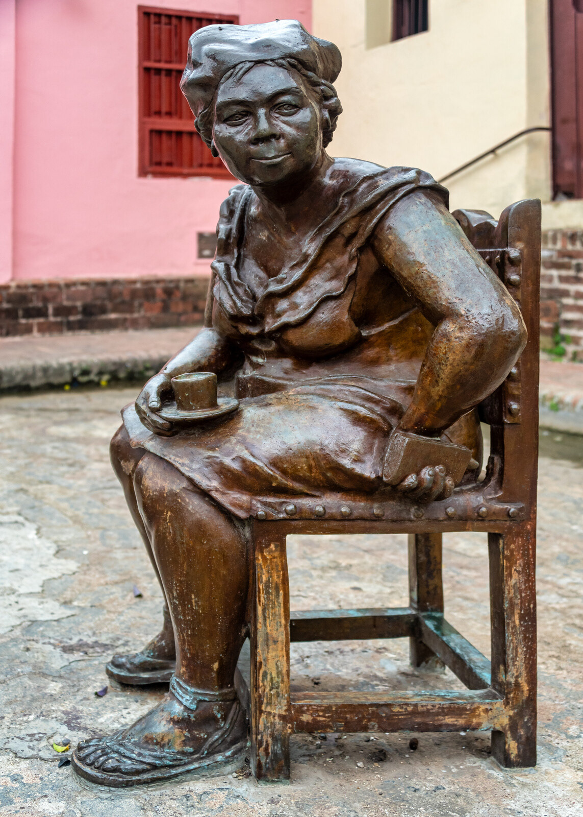 Chismosas, escultura por Marta Jiménez, Camaguey, Cuba