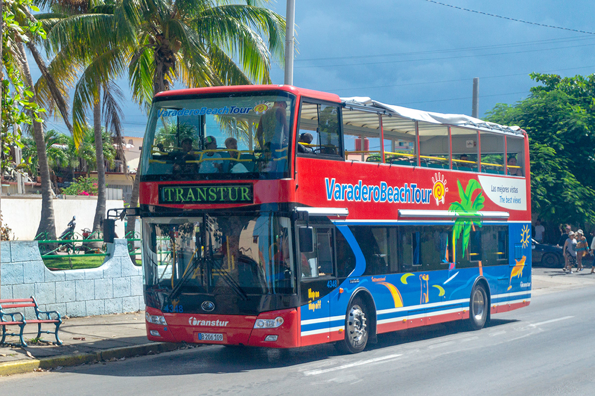 Autobus de dos pisos para recorridos de ciudad, Varadero, Cuba