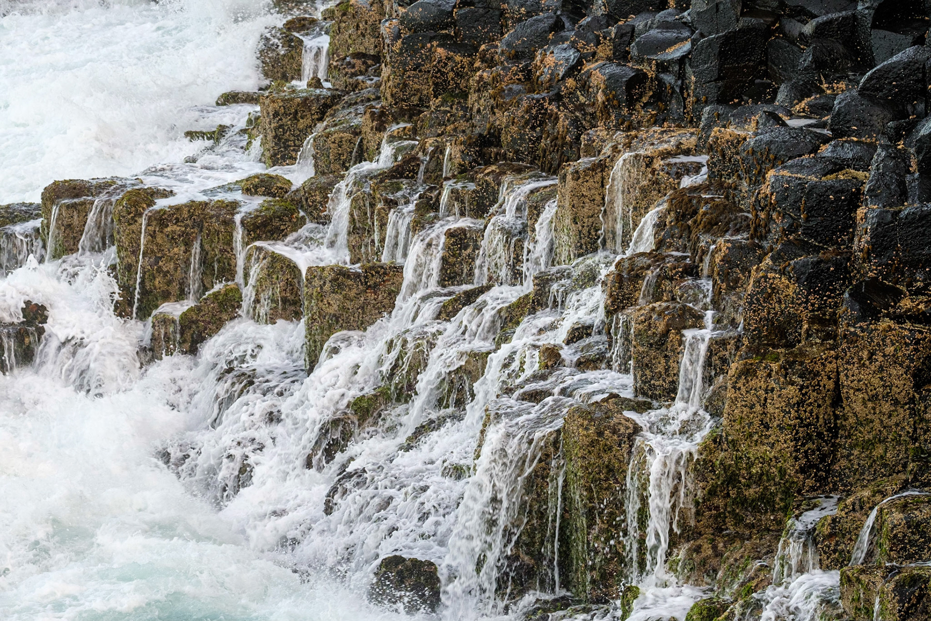 Wave wash running off the rocks