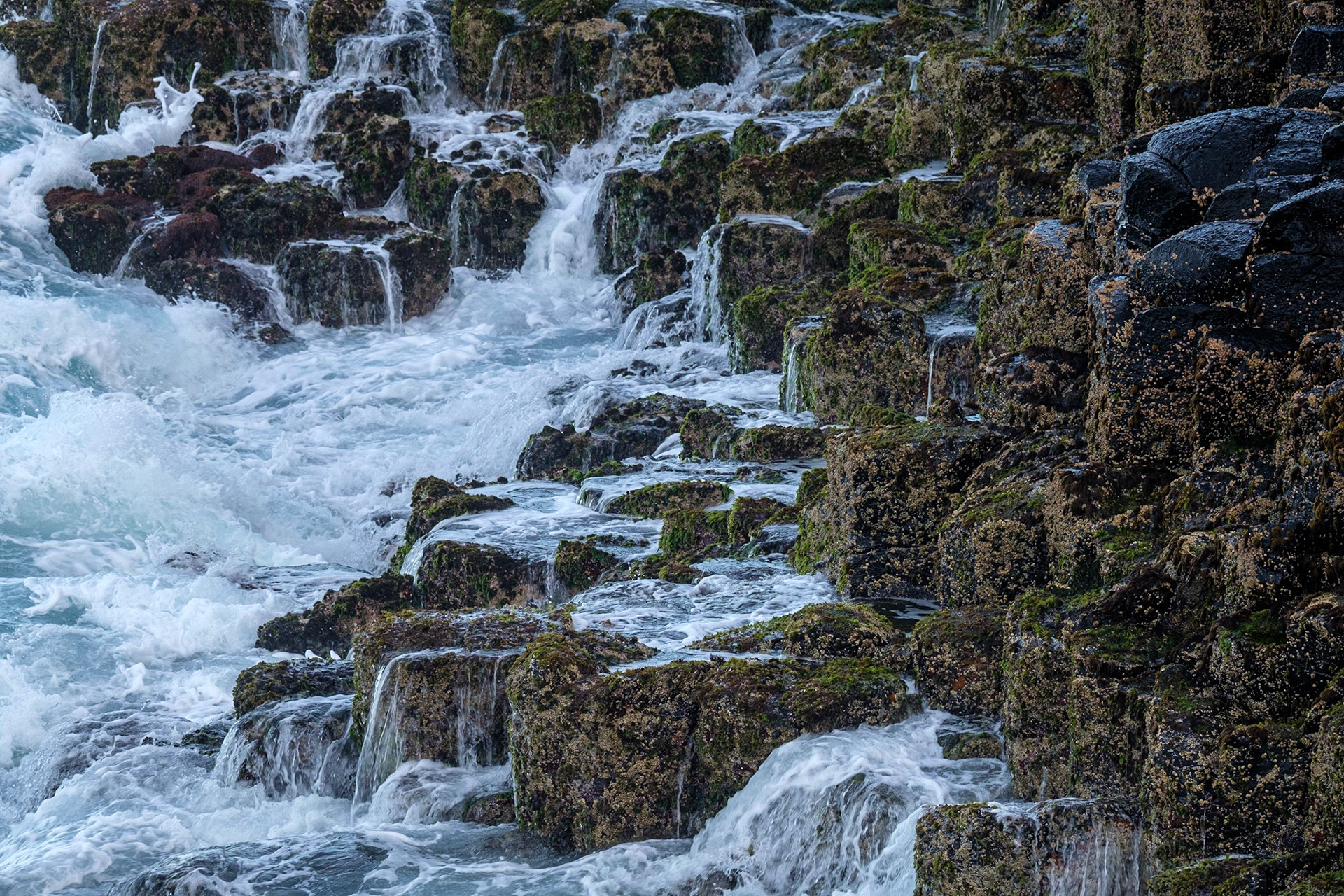 Wave wash running off the rocks
