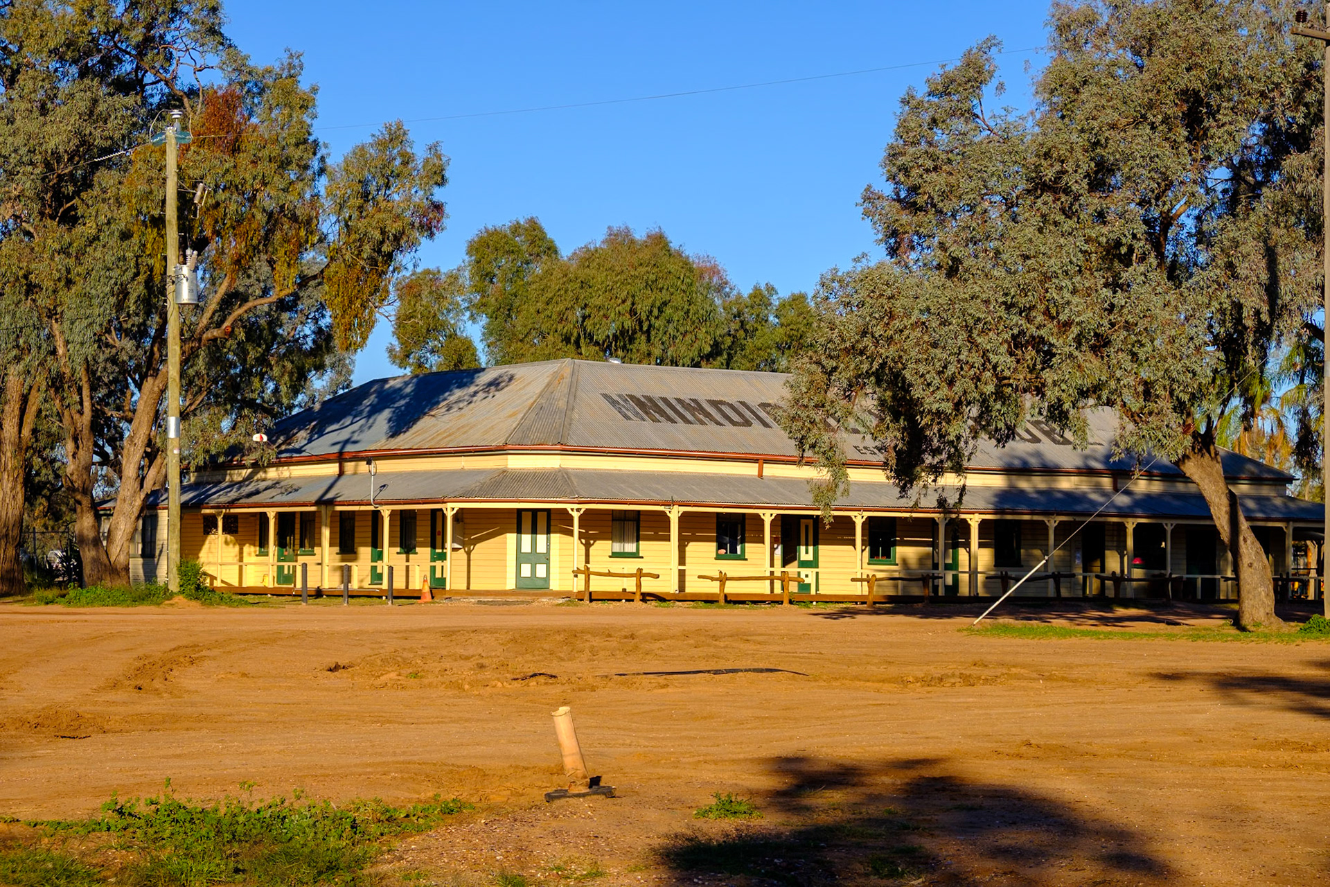 Free pub camping at Nindigully Pub