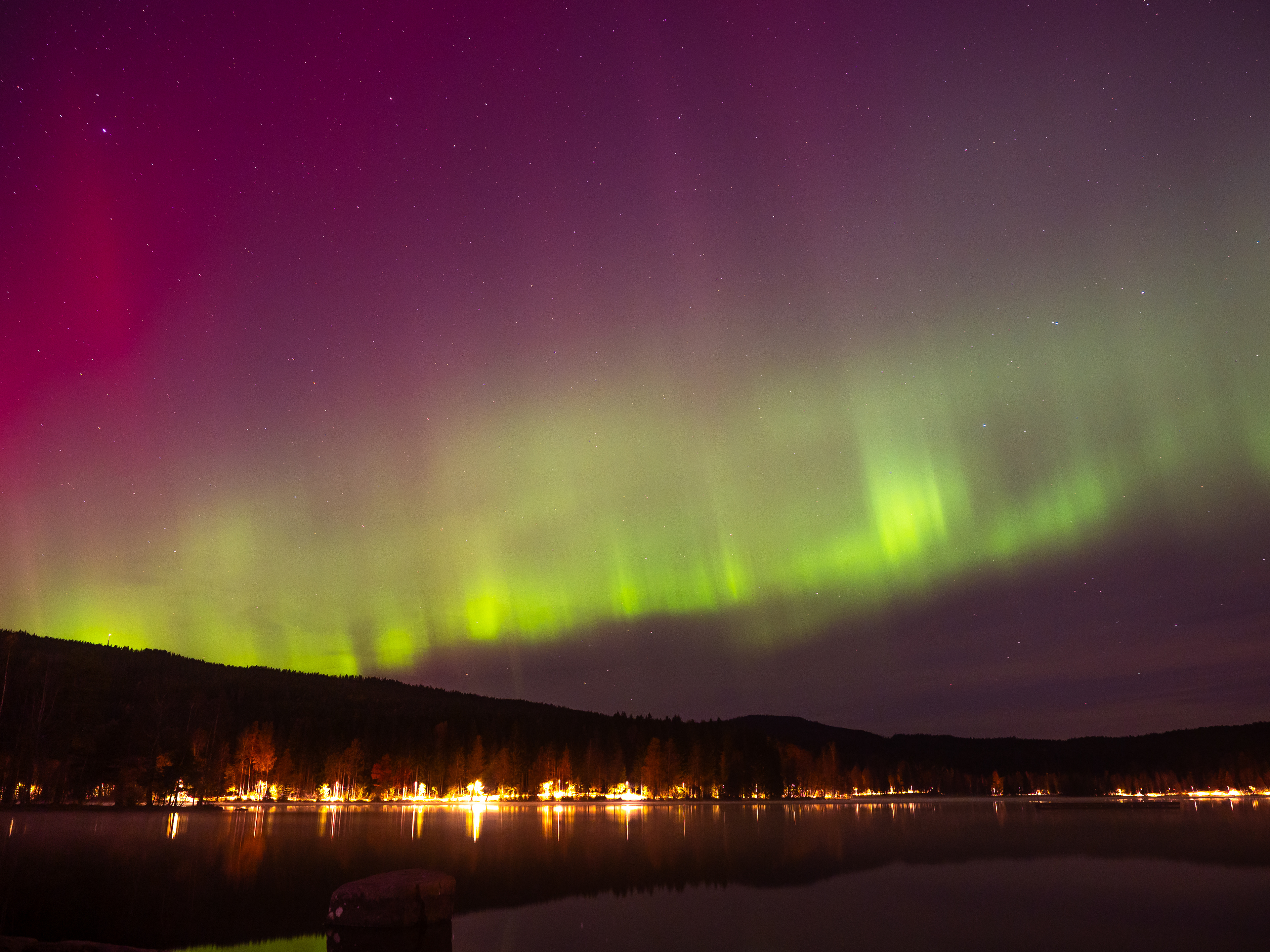Nordlichter über dem Sognsvann bei Oslo