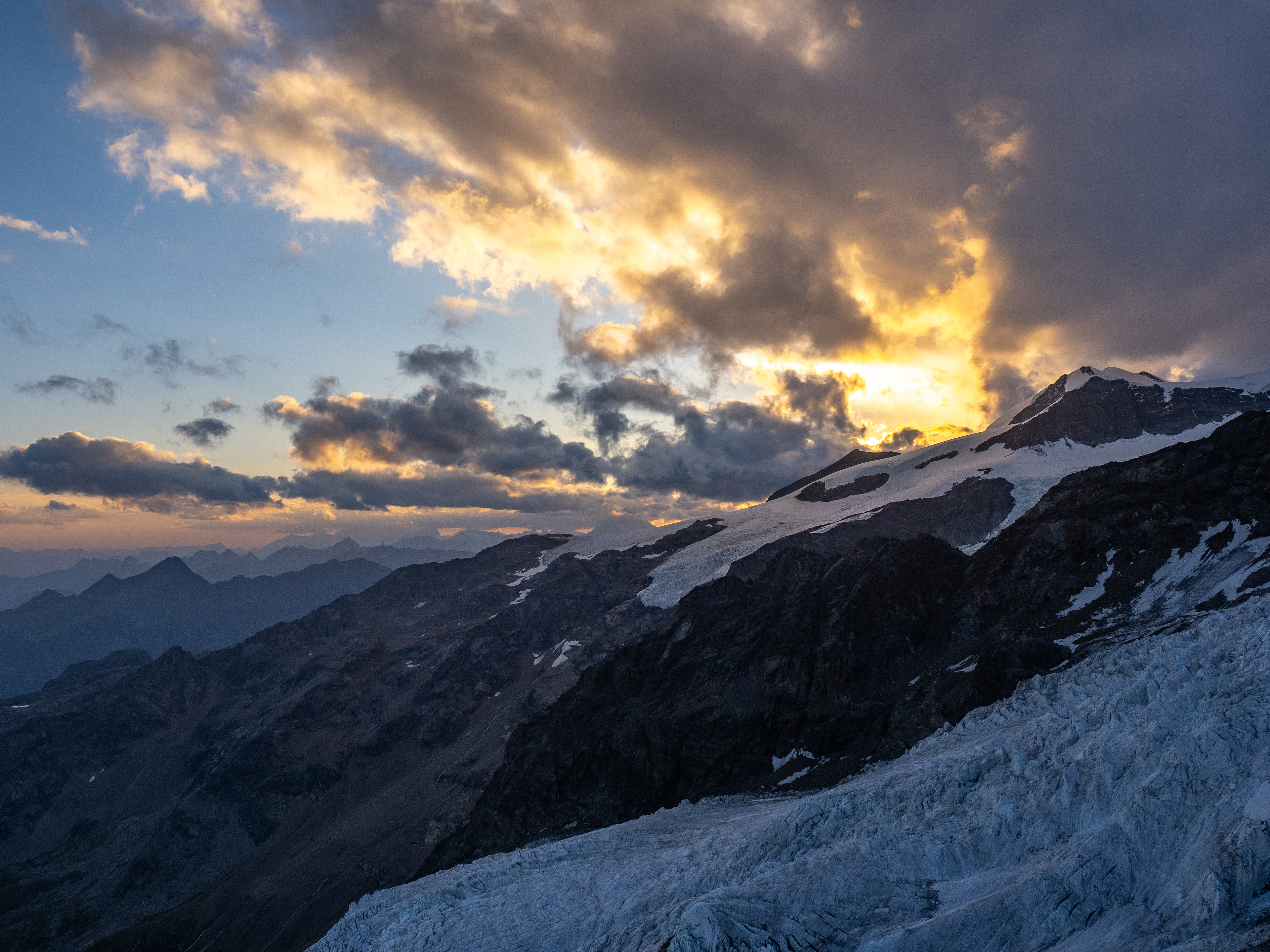 Sonnenuntergang in den Walliser Alpen
