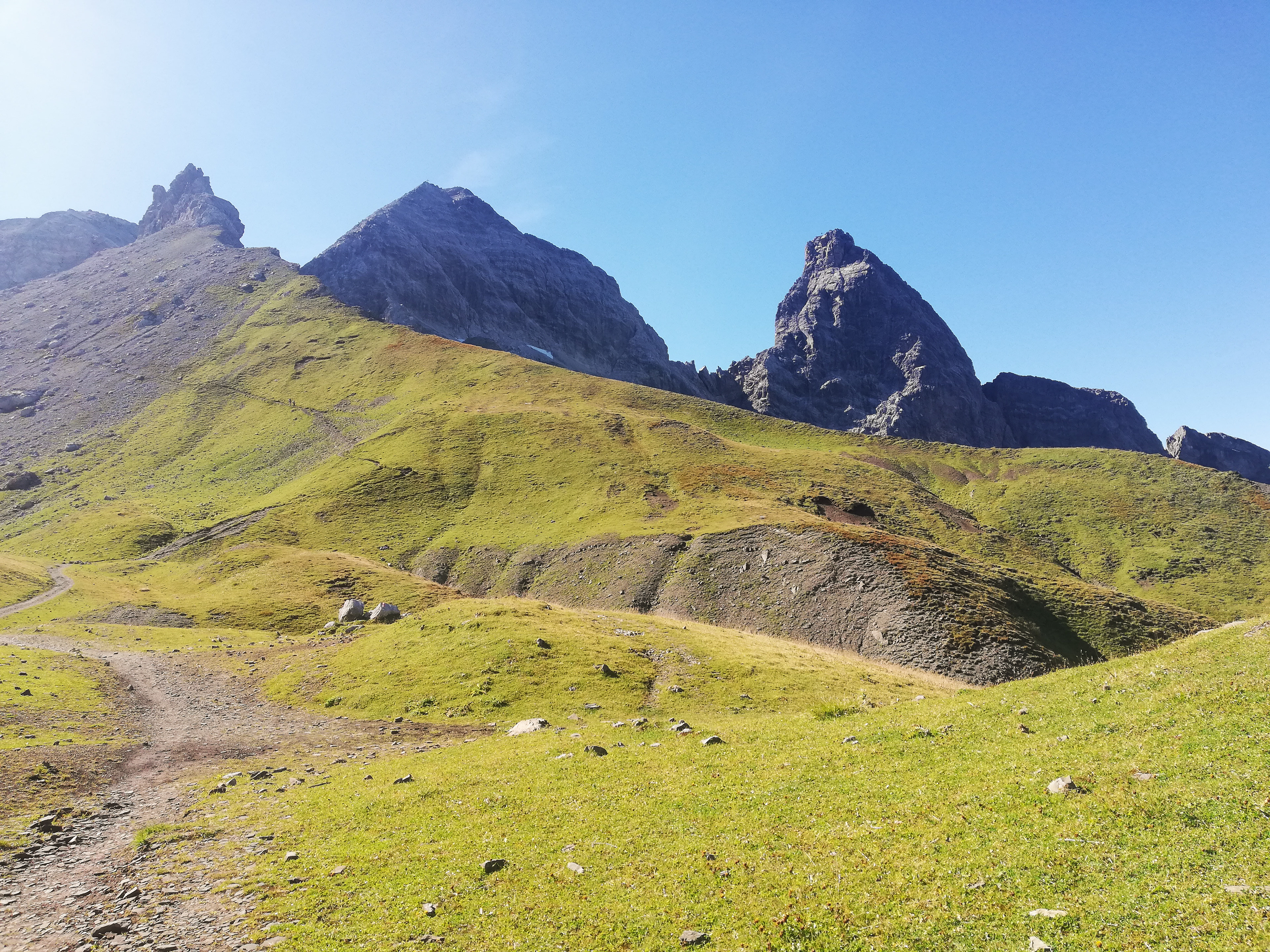 das Allgäuer Dreigestirn aus Trettachspitze, Mädelegable, Hochfrottspitze (rechts nach links)