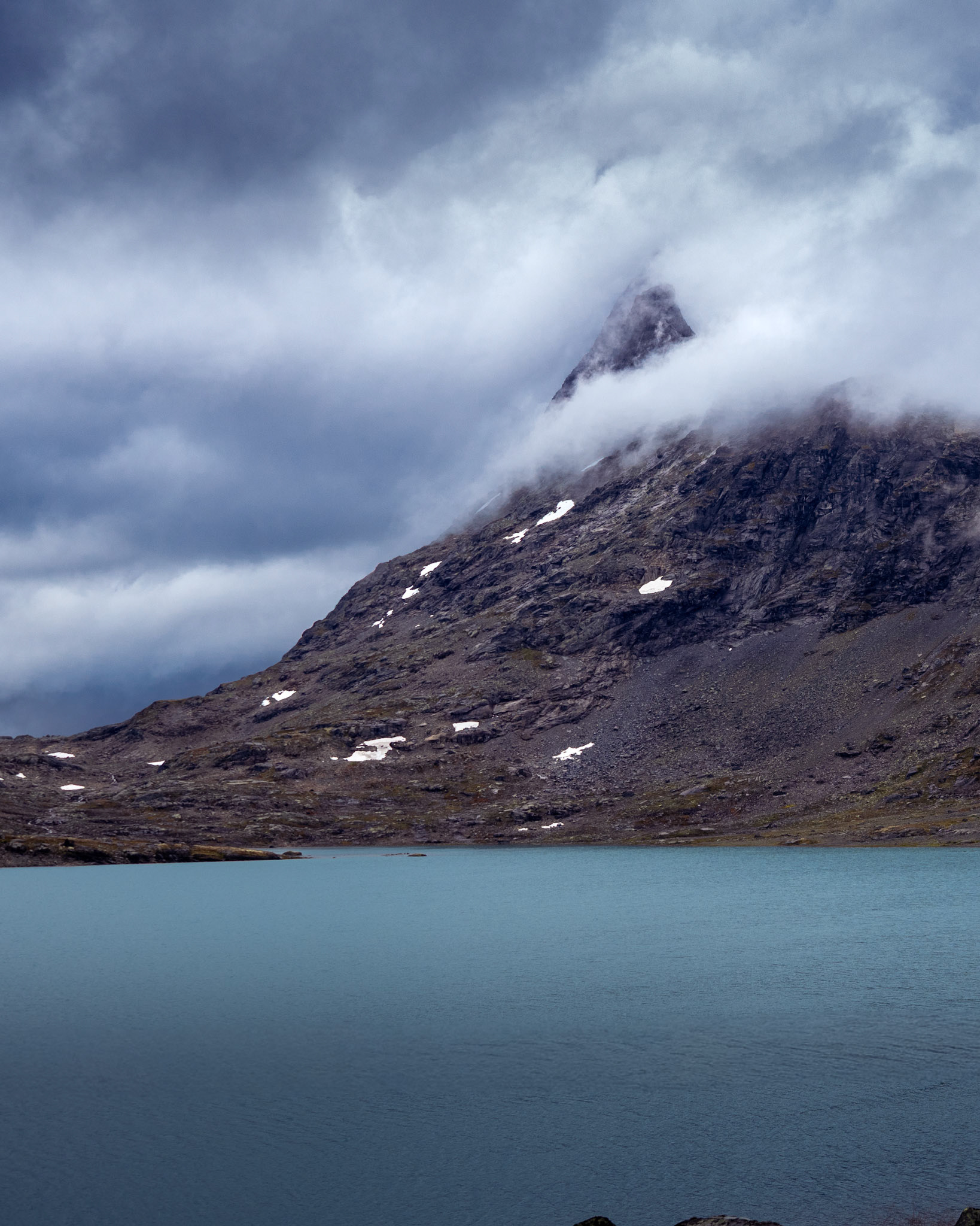Falketind und Koldedalsvatnet