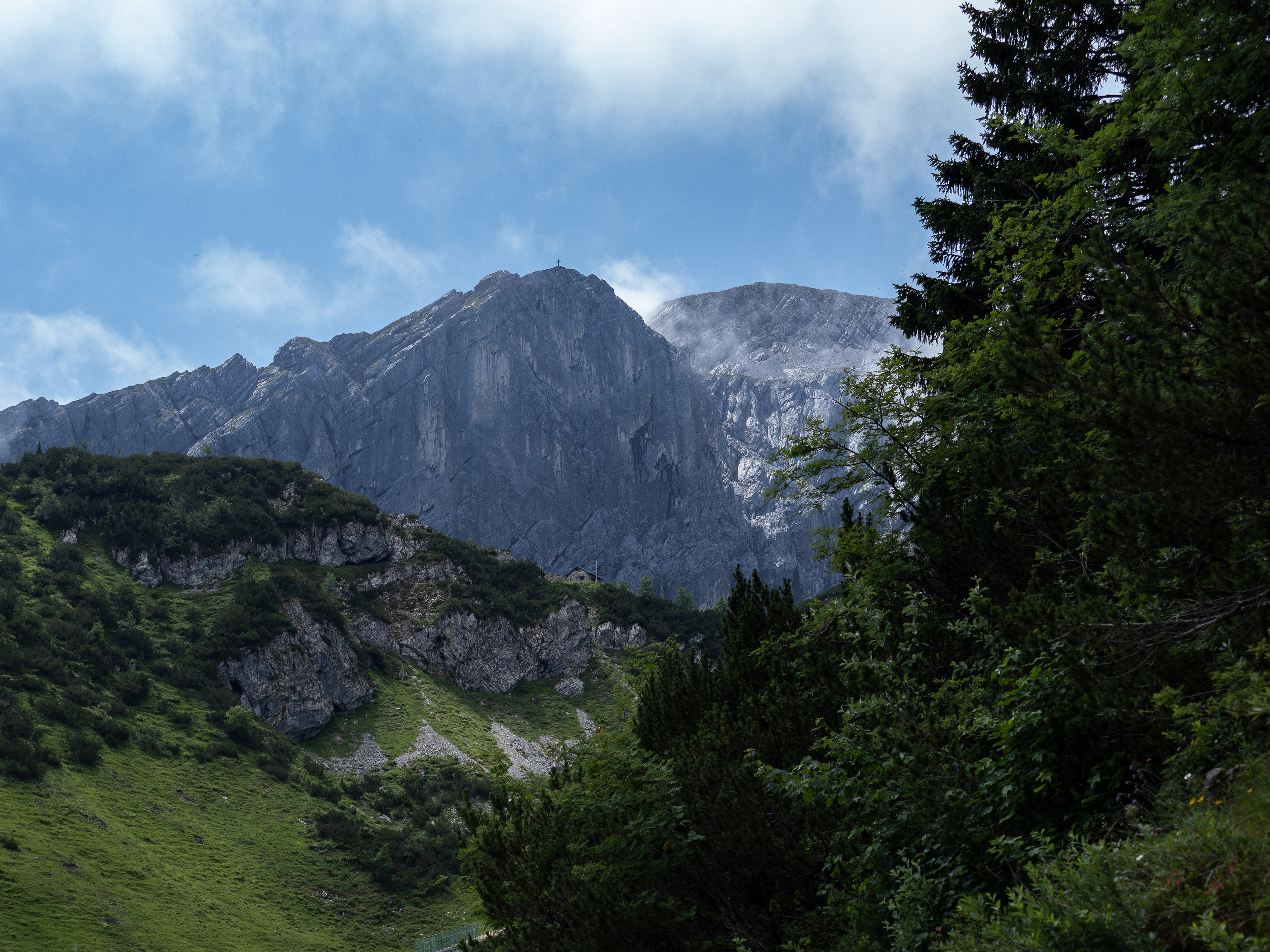 Die Alpspitze für kurze Zeit nicht im Nebel