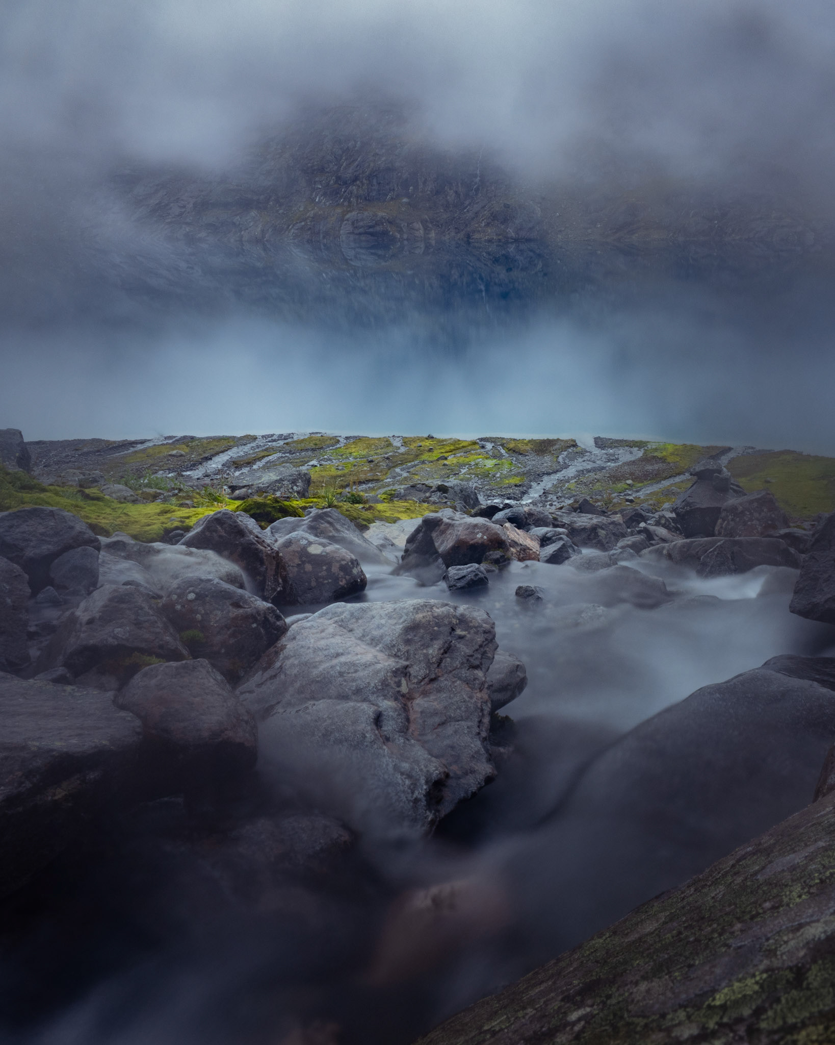 Gletscherbach und -see im Jotunheimen-Nationalpark