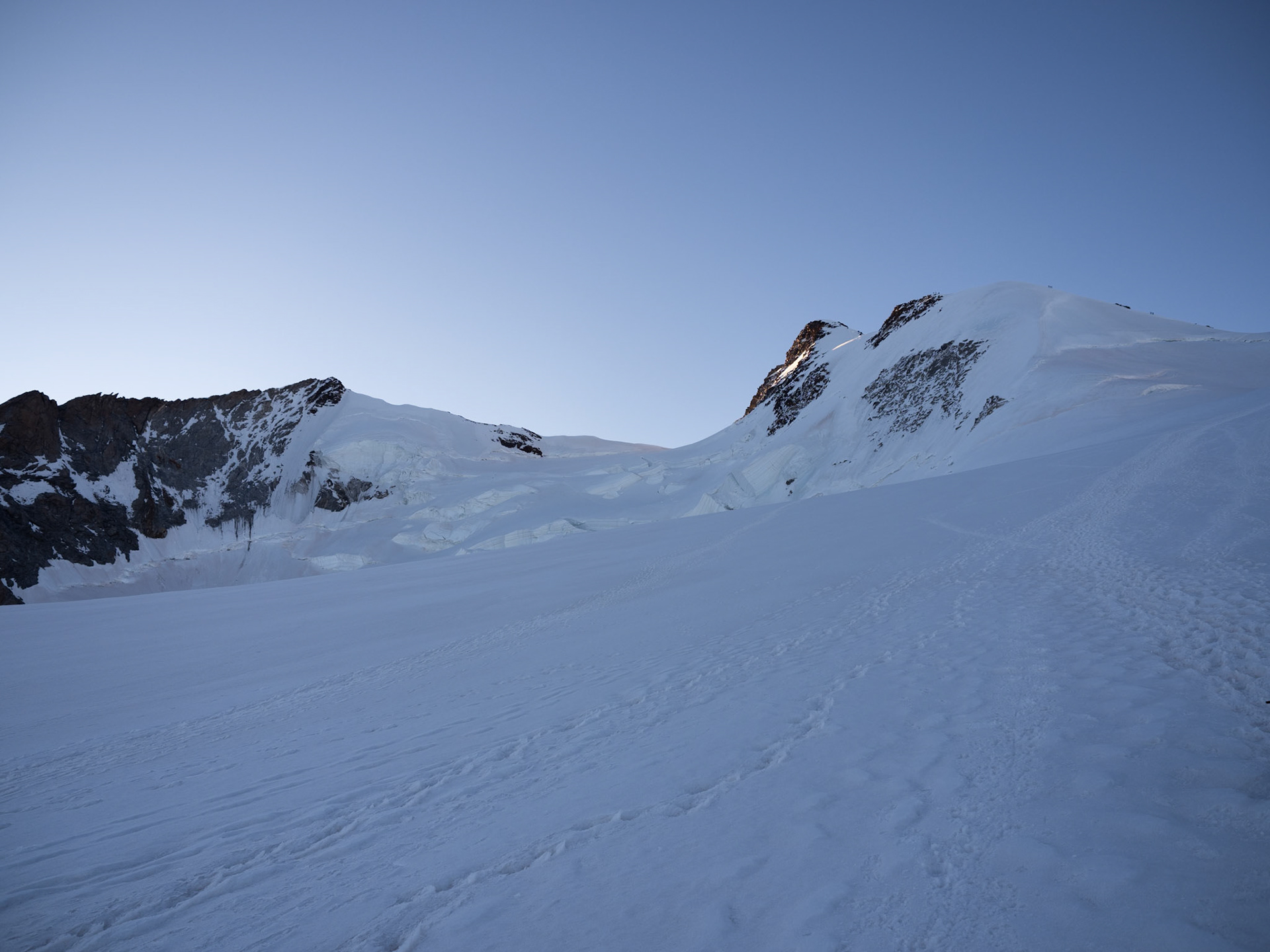 Nordend (links) und Dufourspitze (rechts)
