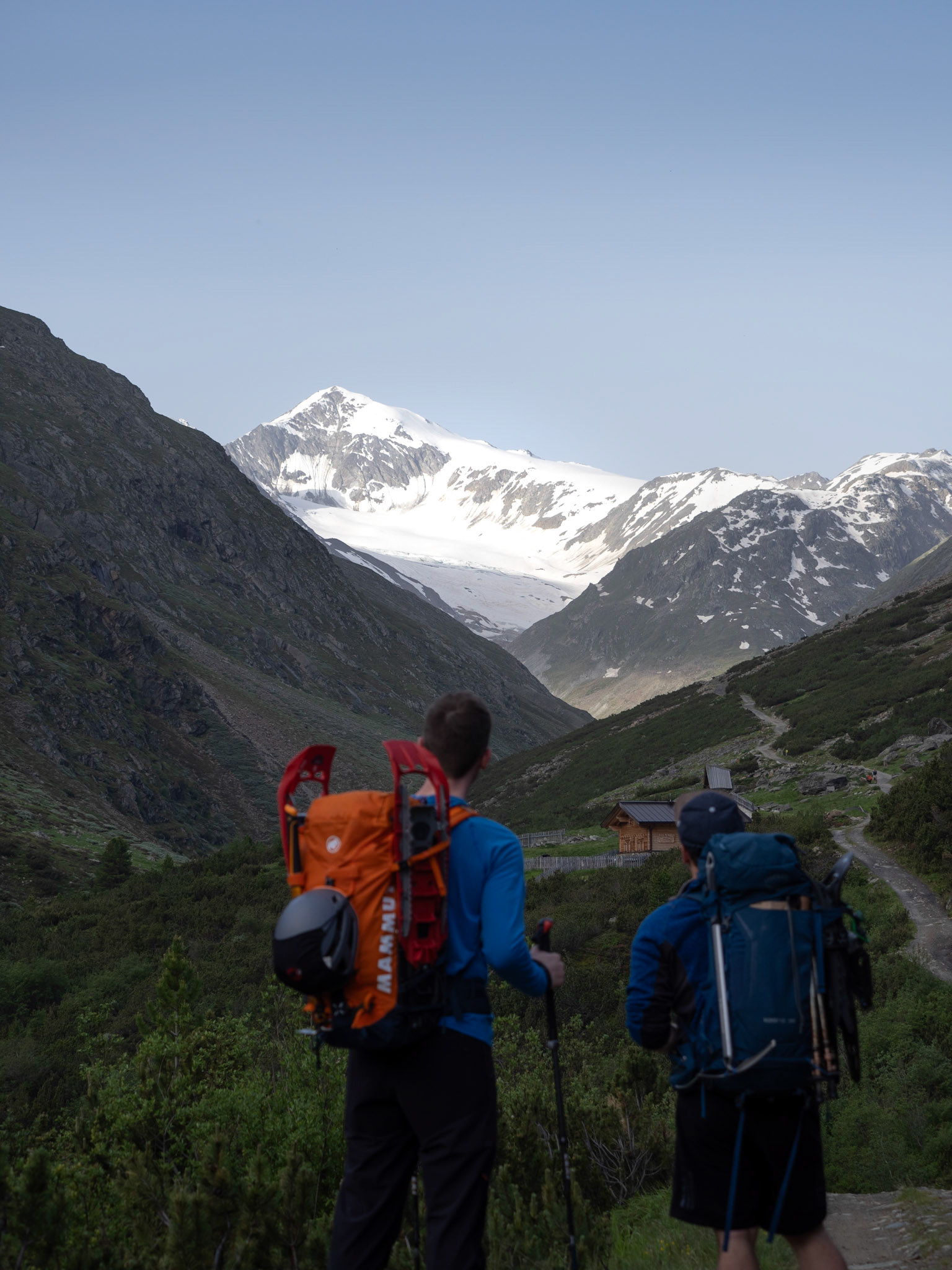 Bergsteiger vor dem Similaun