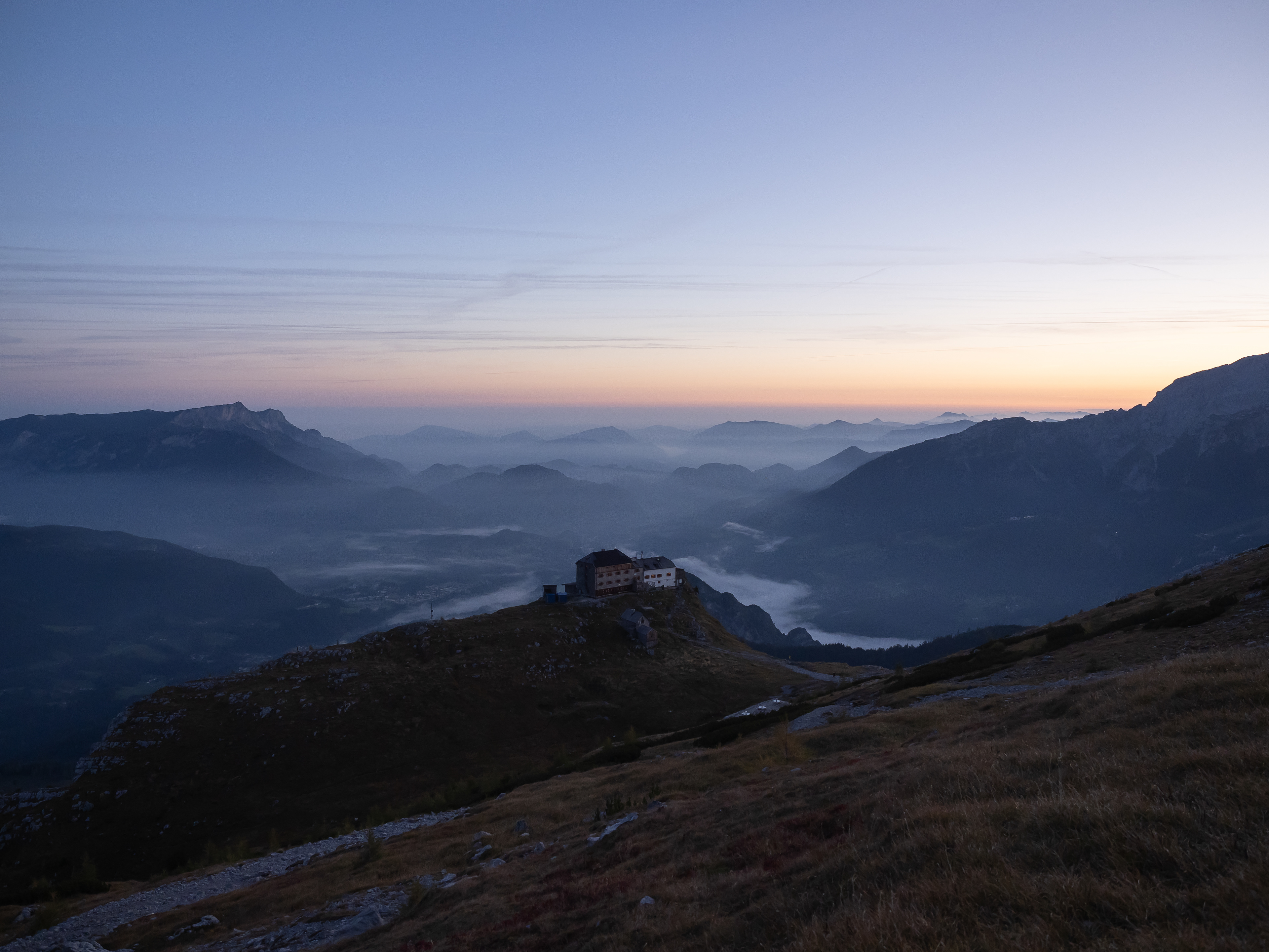 Das Watzmannhaus im ersten Licht
