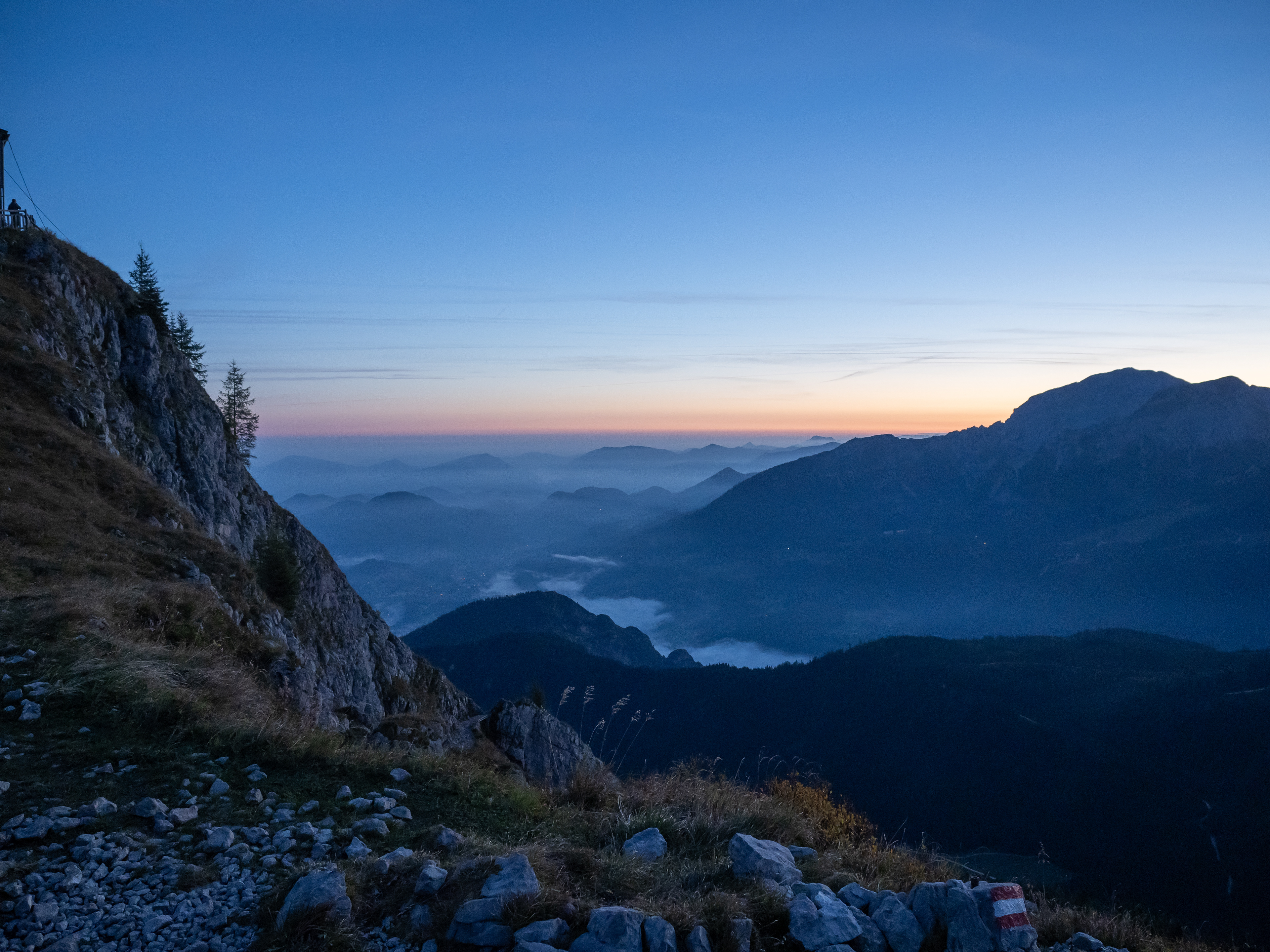 Während der Morgendämmerung ging es los.