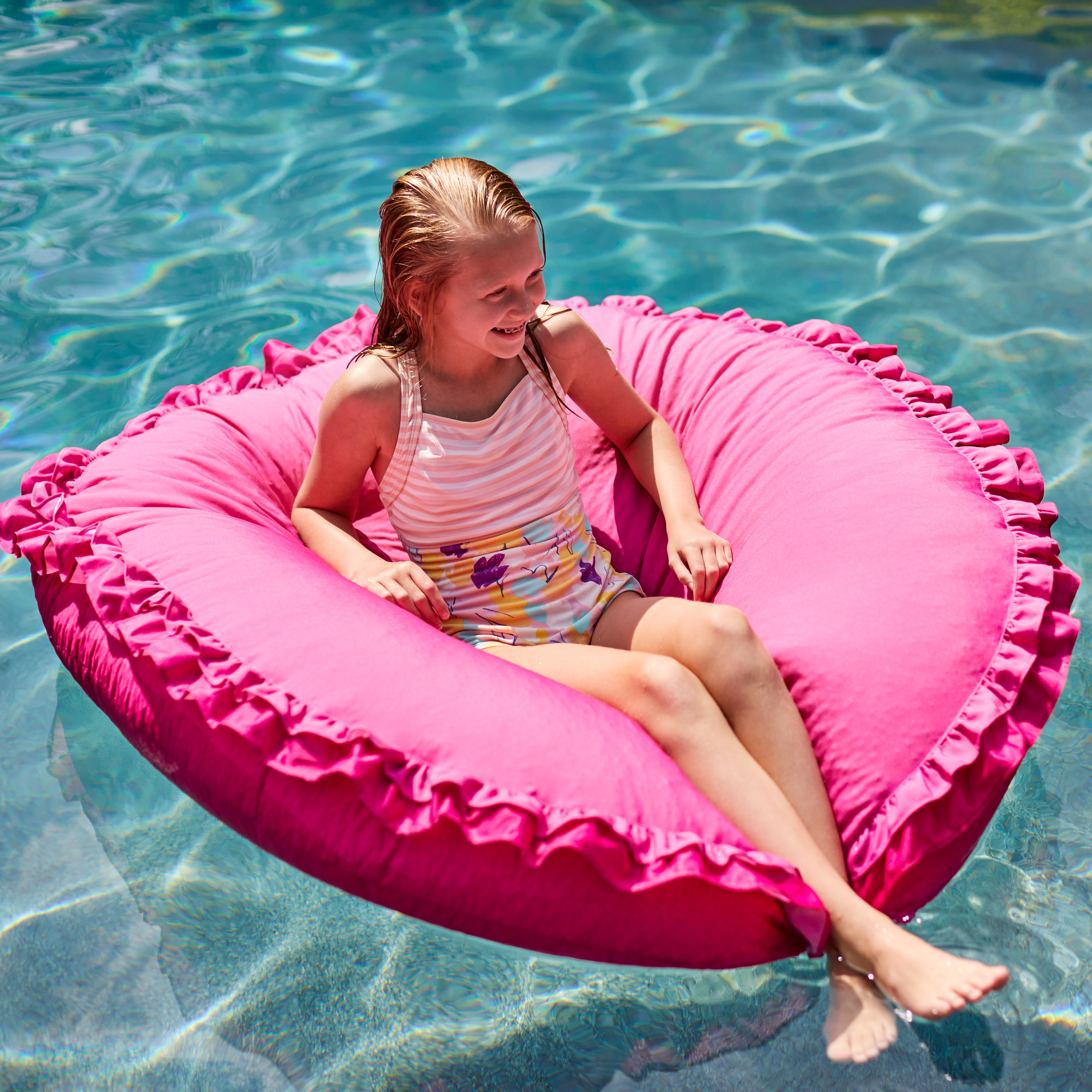 Ruffle Round Float
