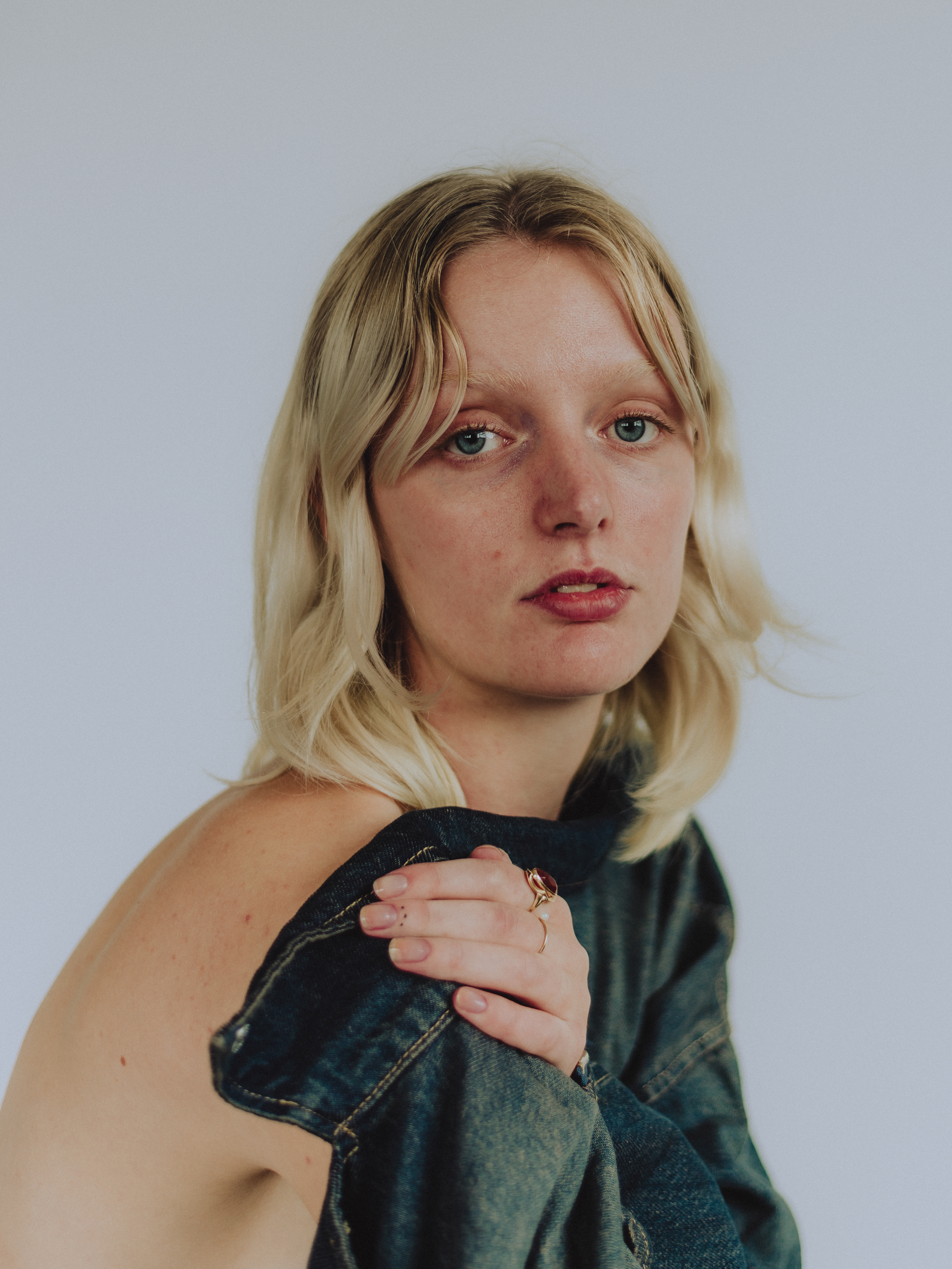 Jorijn in the Cellar Agency studio in Utrecht. October, 2023.