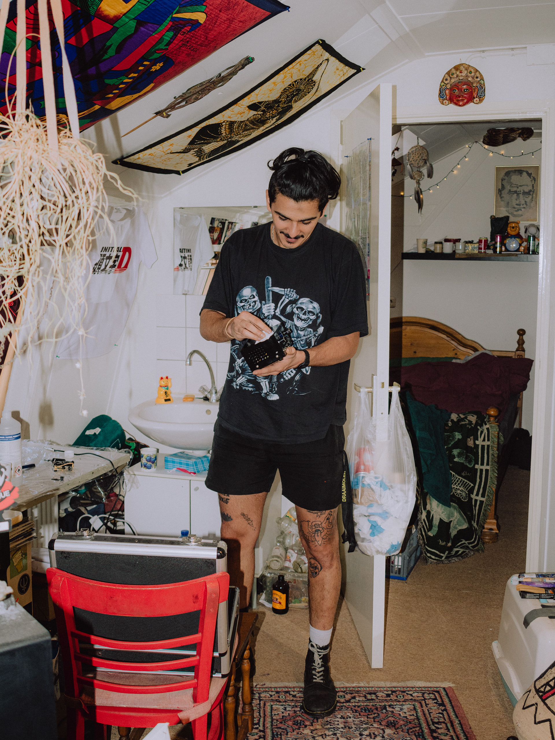 Atilla tattoos me in his home studio. Tilburg, 2020.