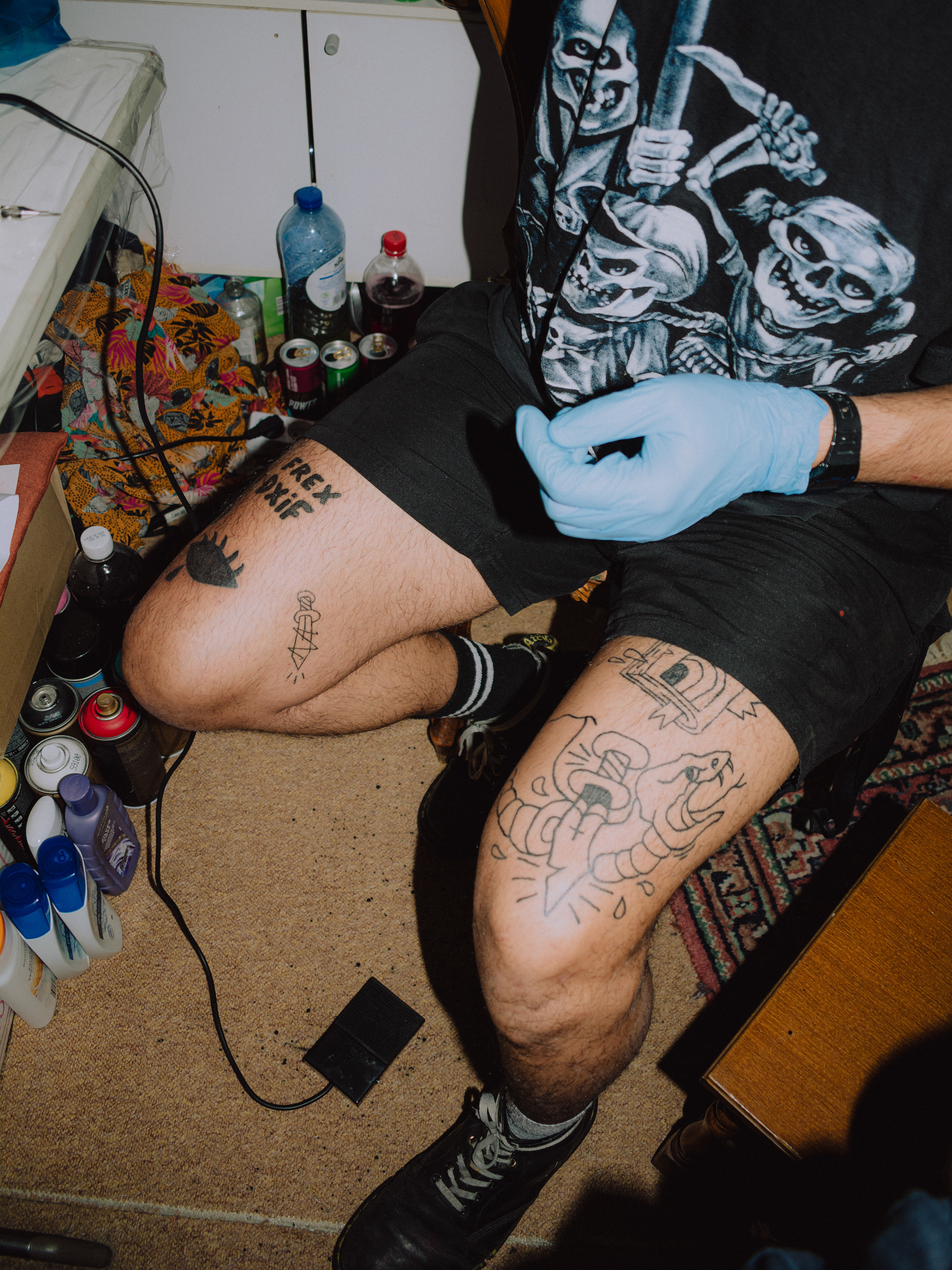 Atilla tattoos me in his home studio. Tilburg, 2020.