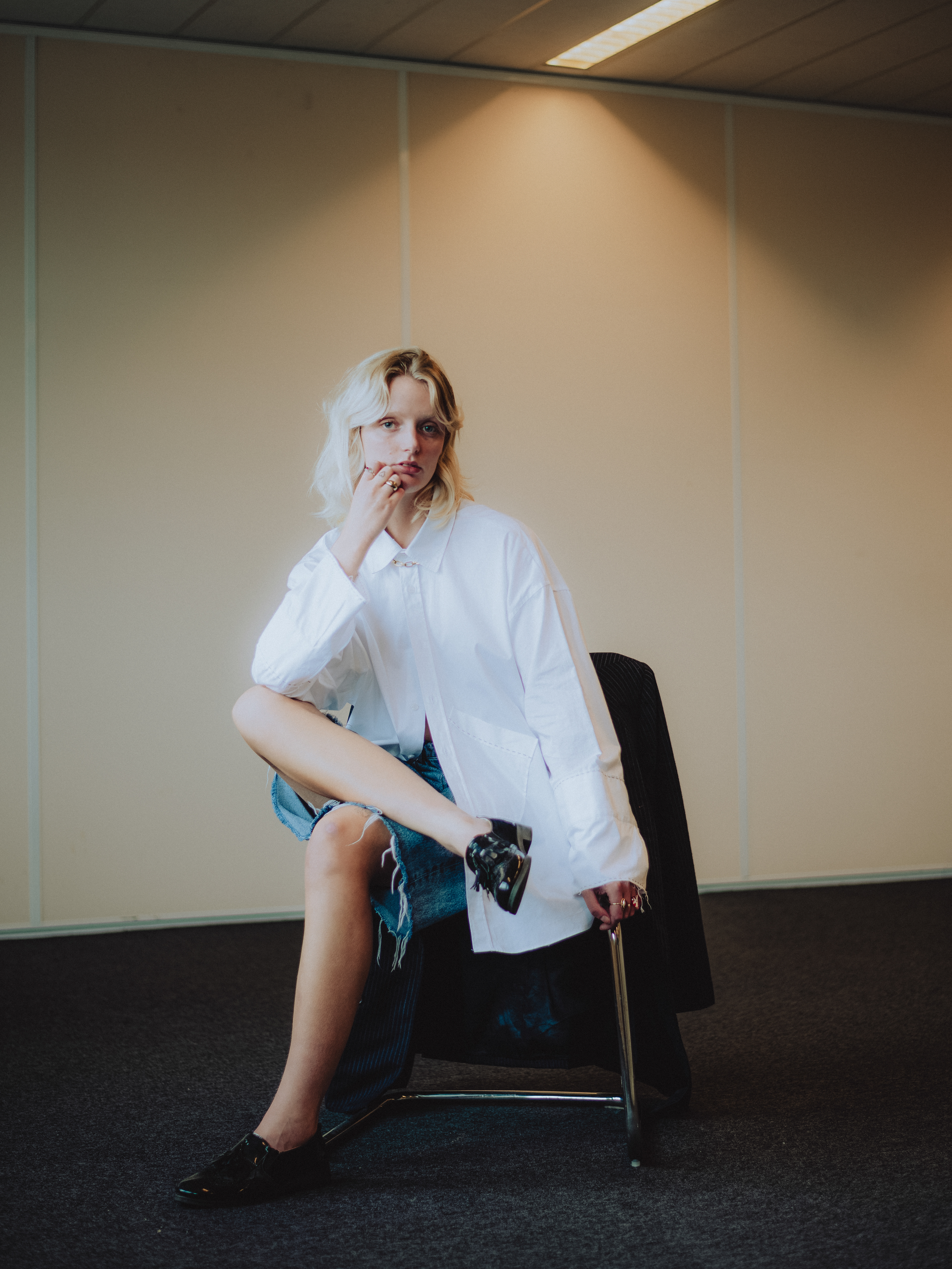 Jorijn in the Cellar Agency studio in Utrecht. October, 2023.