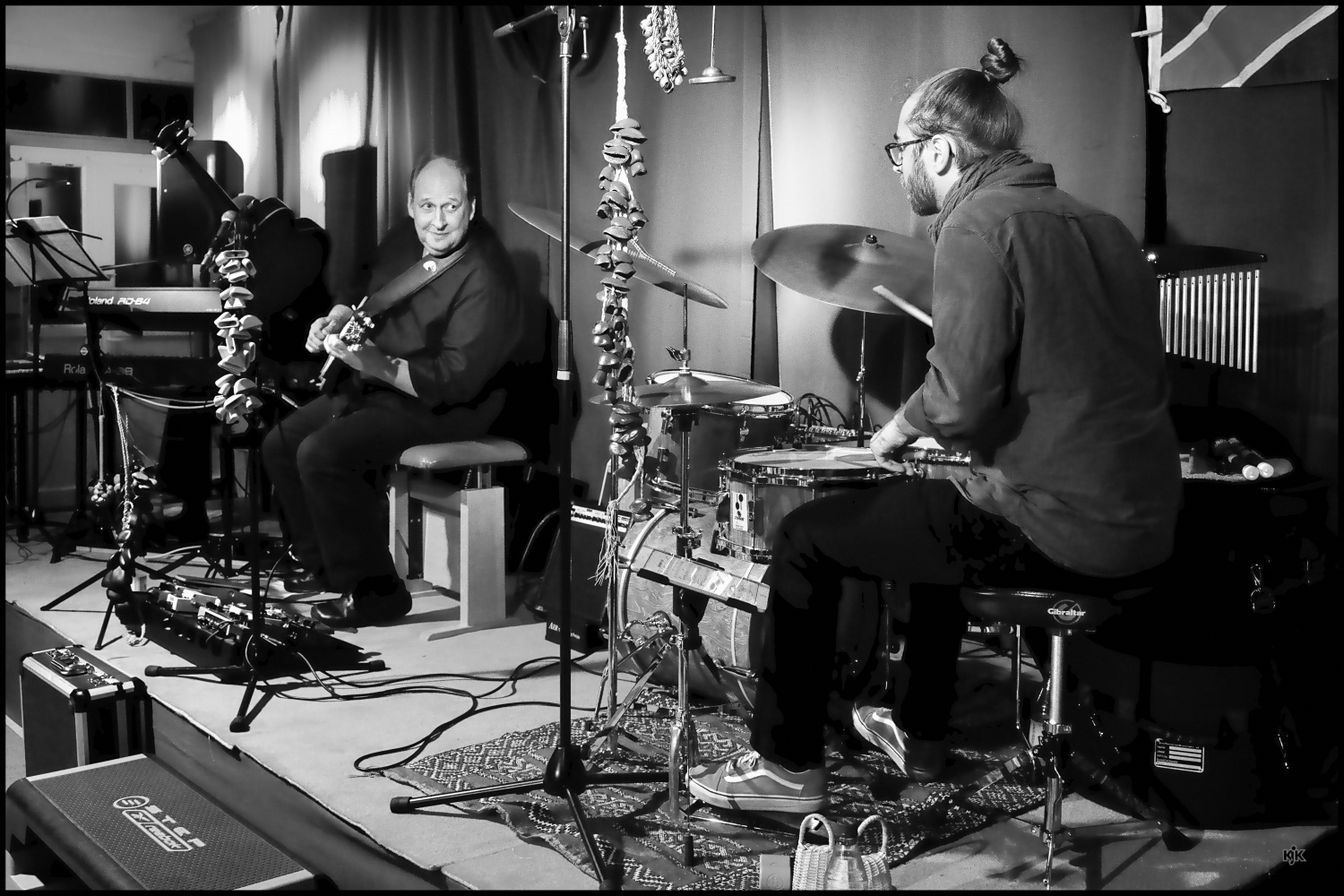 CooL PaxX (links hinter den Keyboard: Fried Bauer), davor Frank Haunschild (Gitarre) und Philipp Klahn (Drums)