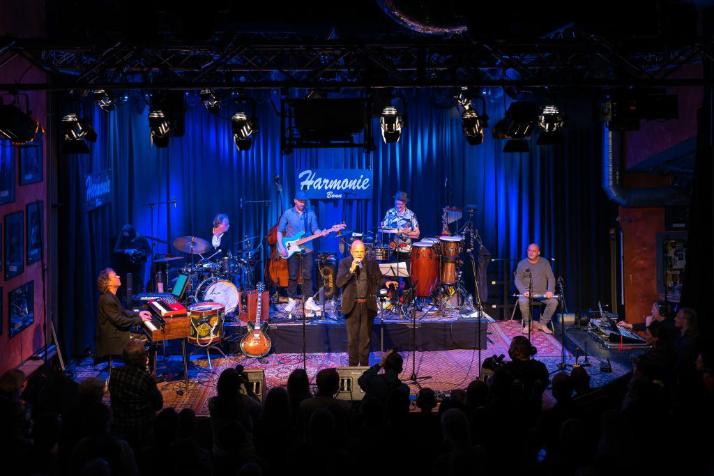 links Marcus Schinkel + Johannes Kuchta (vocals)